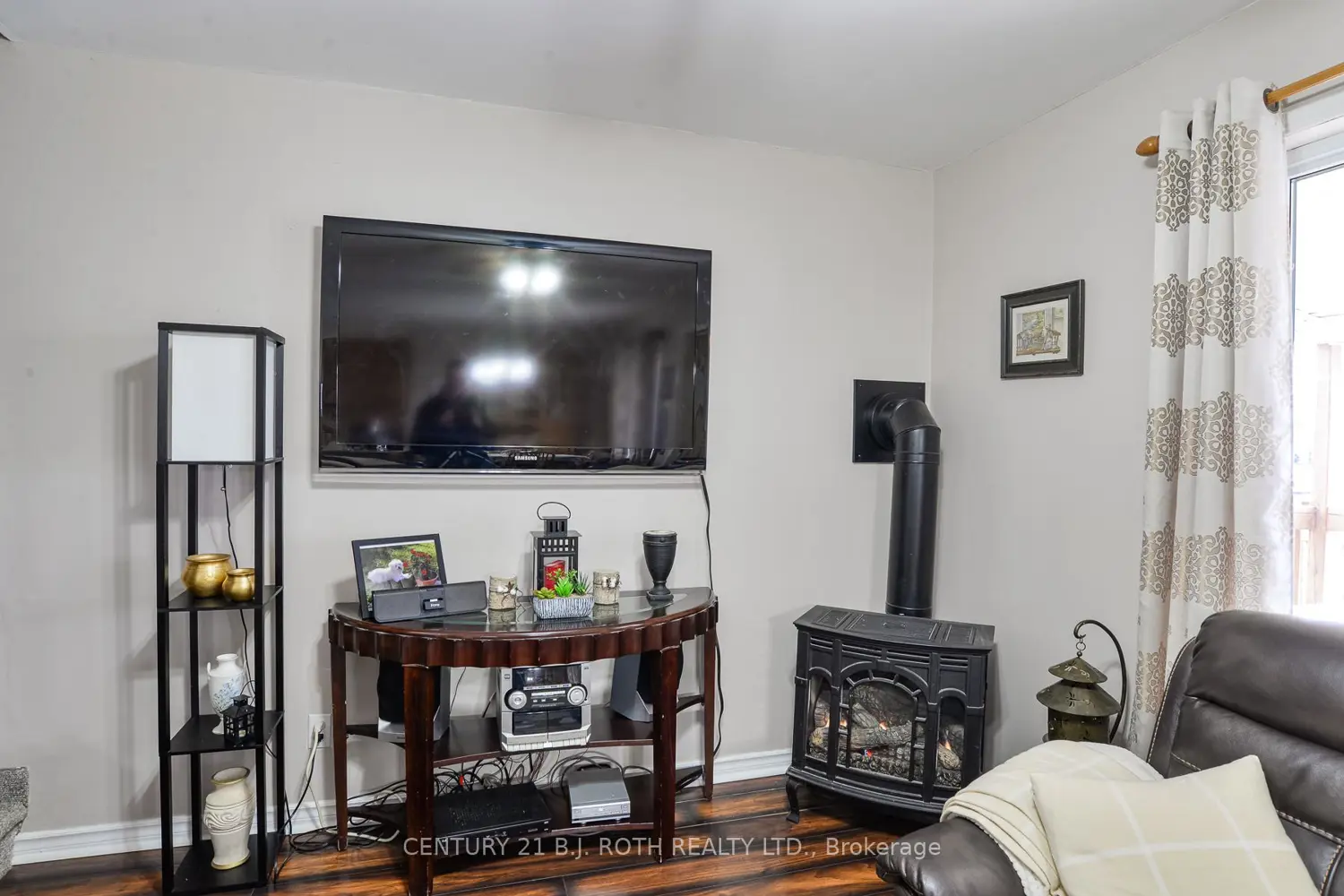 2597 Lakeshore Drive photo 5