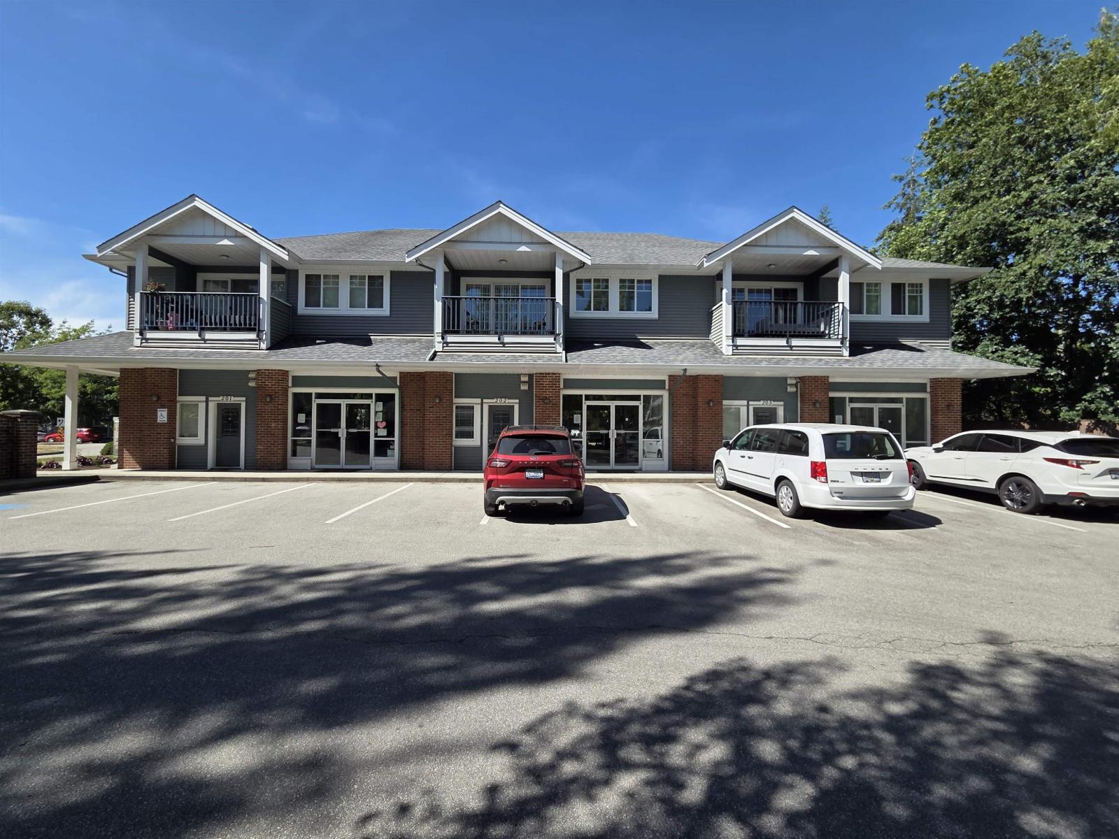 101-103-16718 60 Avenue, Surrey, BC, V3S1J8