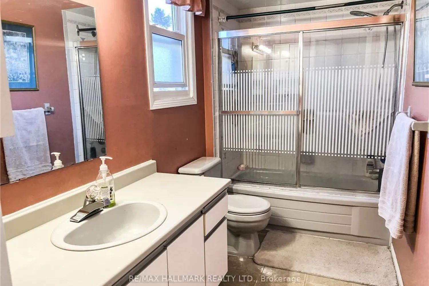 108 Broughton Avenue photo 3