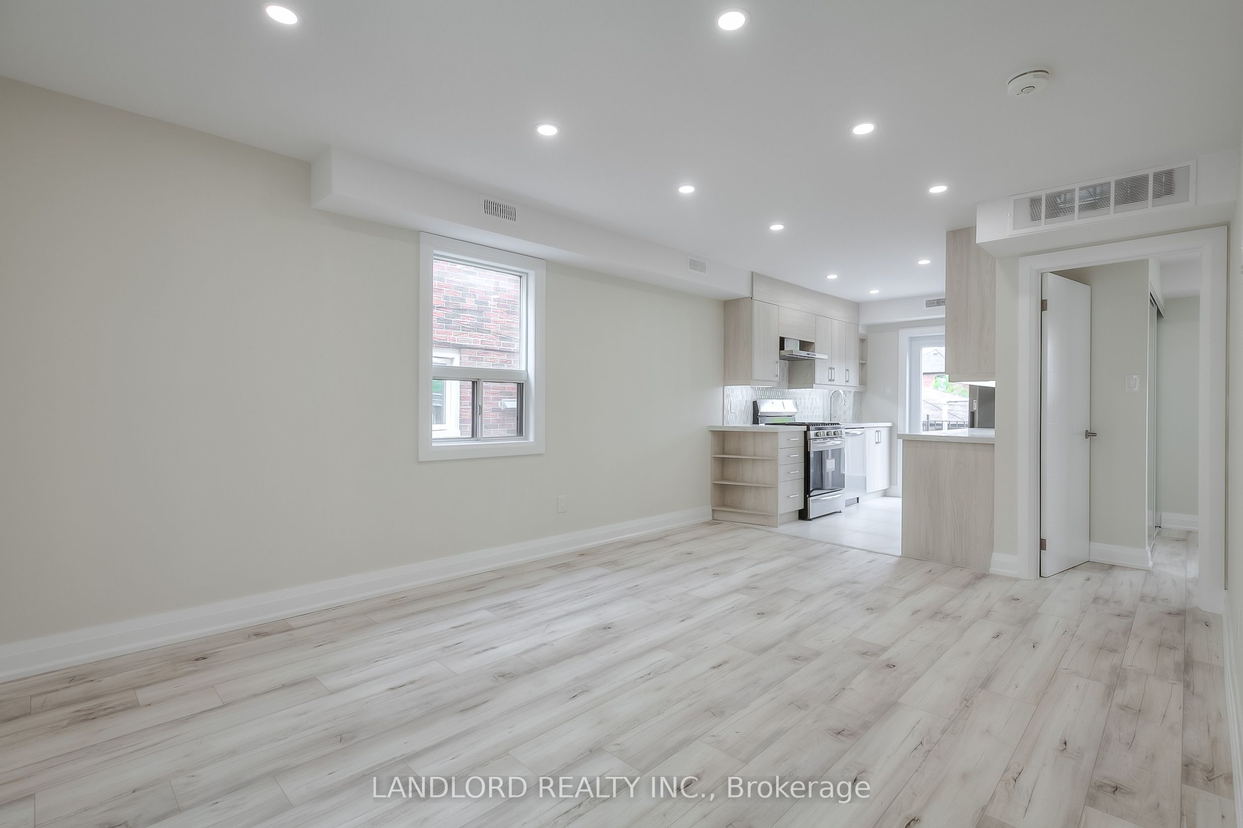 Main-36 Yore Road, Toronto, ON, M6M 1W5 photo 5