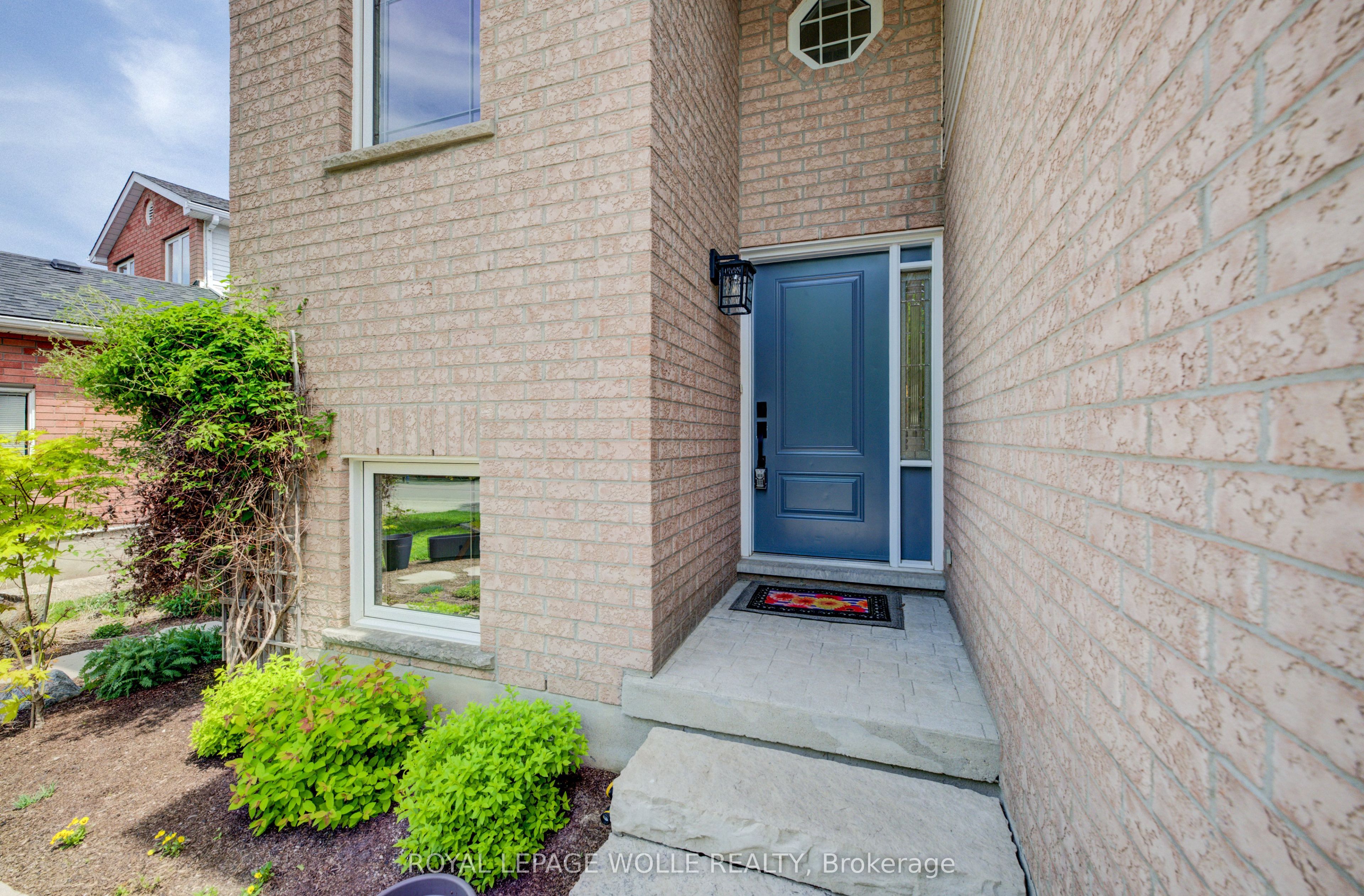 464 Northlake Drive, Waterloo, ON, N2V 2A4 photo 4