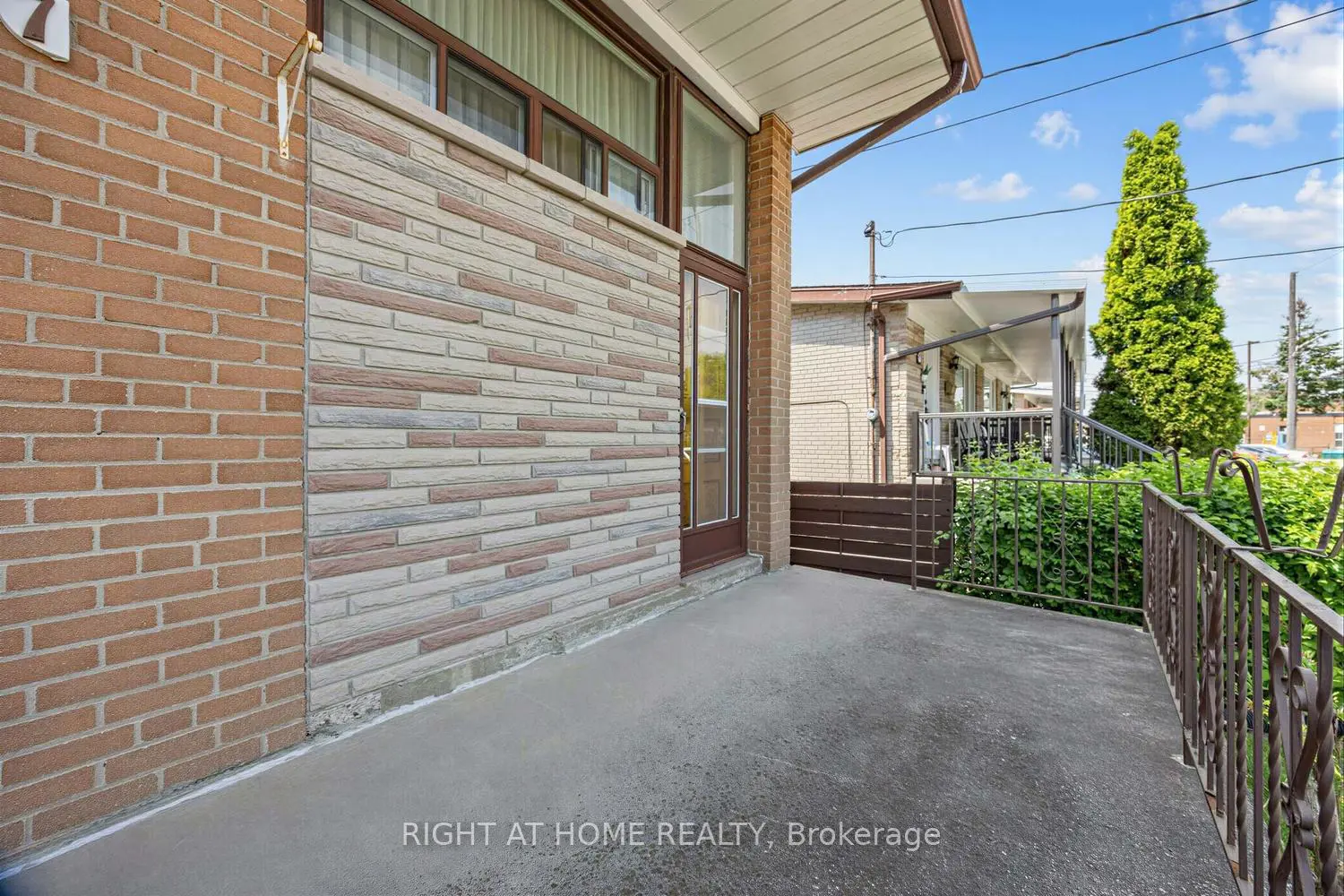 7 Daystrom Drive photo 2
