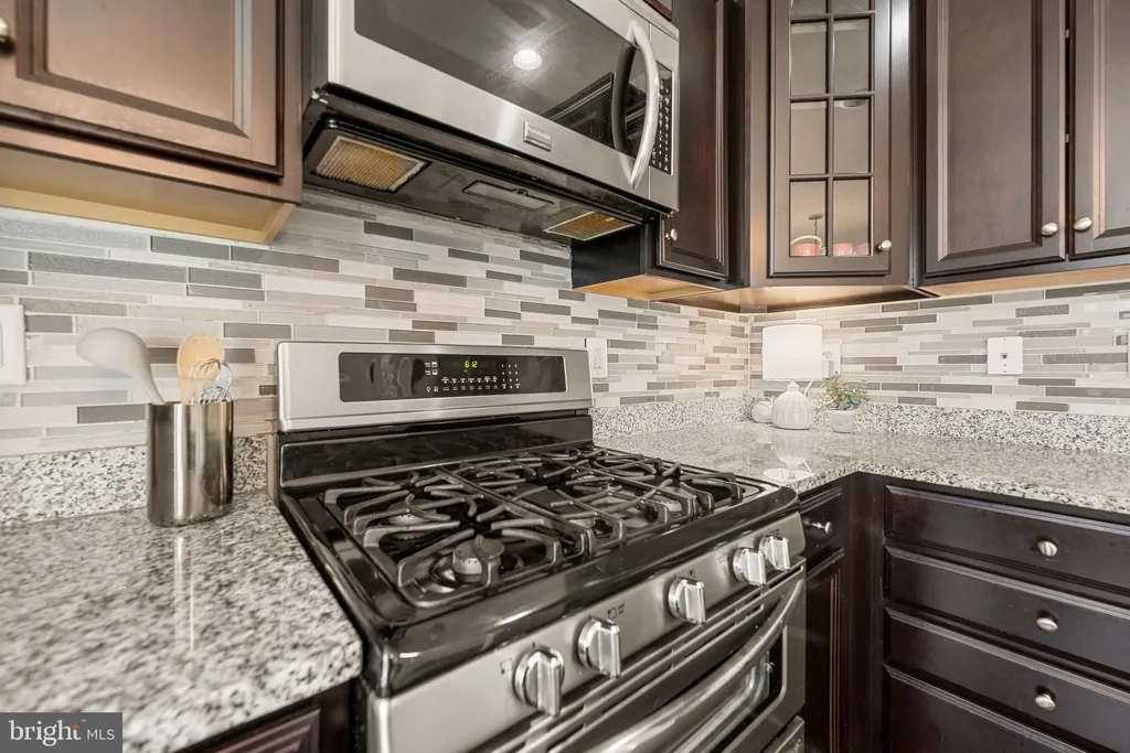 9810 Smithview Place, Lanham, MD 20706 photo 5