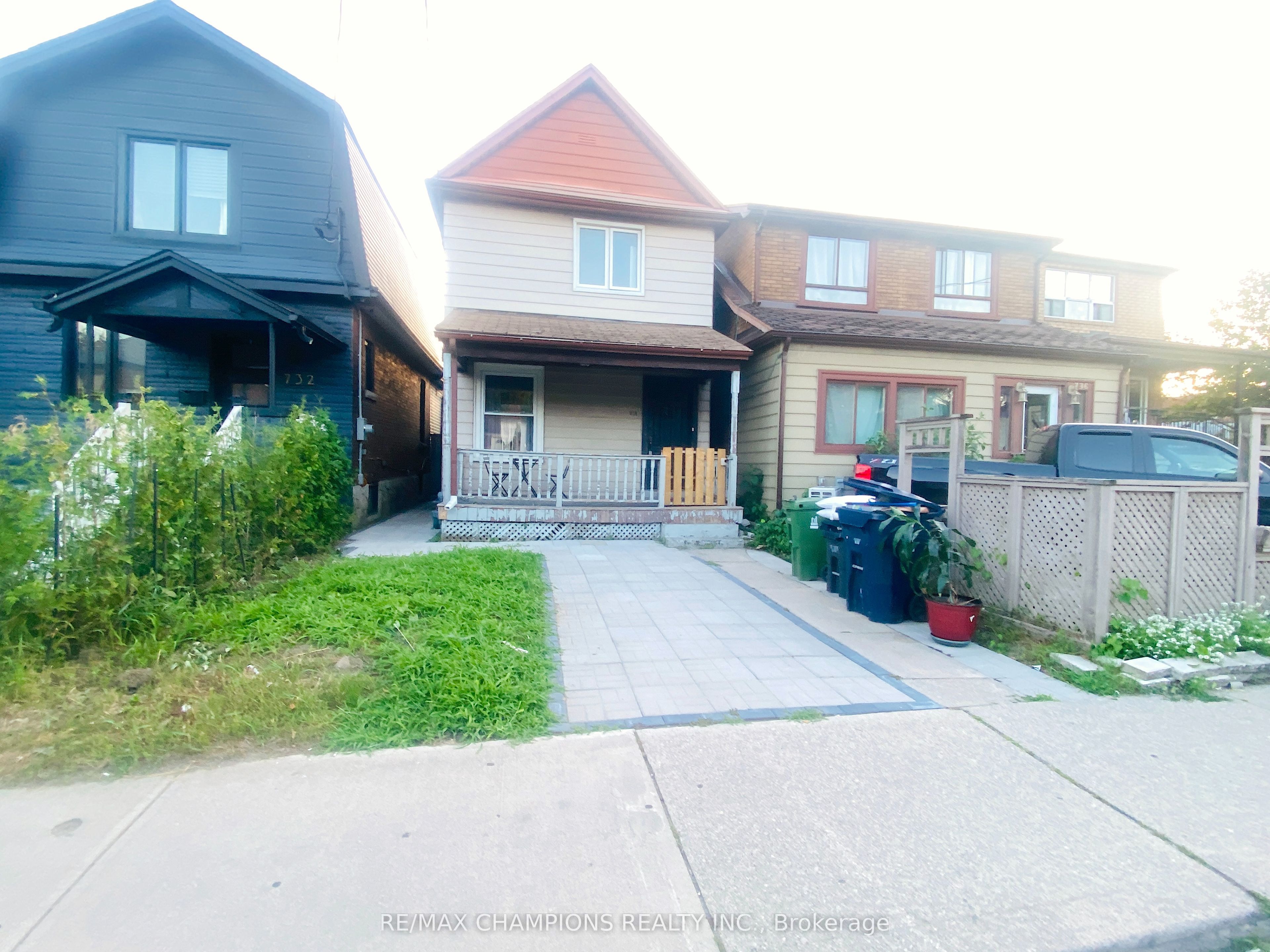 Main-734 Willard Avenue, Toronto, ON, M6S 3S5 photo 3
