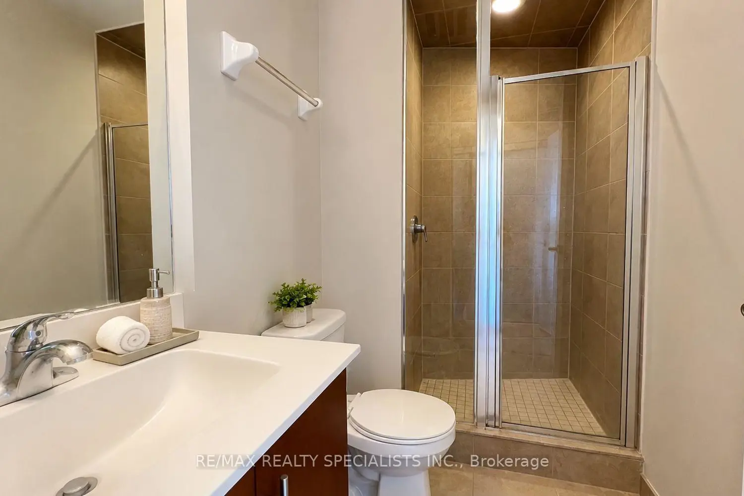330 Burnhamthorpe Road 2702 photo 4