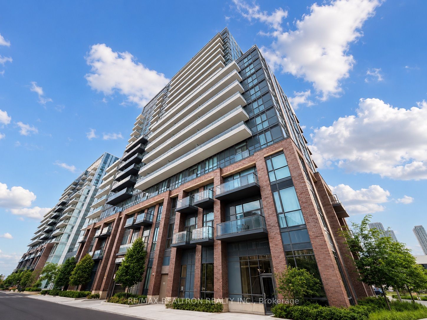1611-38 Honeycrisp Crescent, Vaughan, ON, L4K 0M8