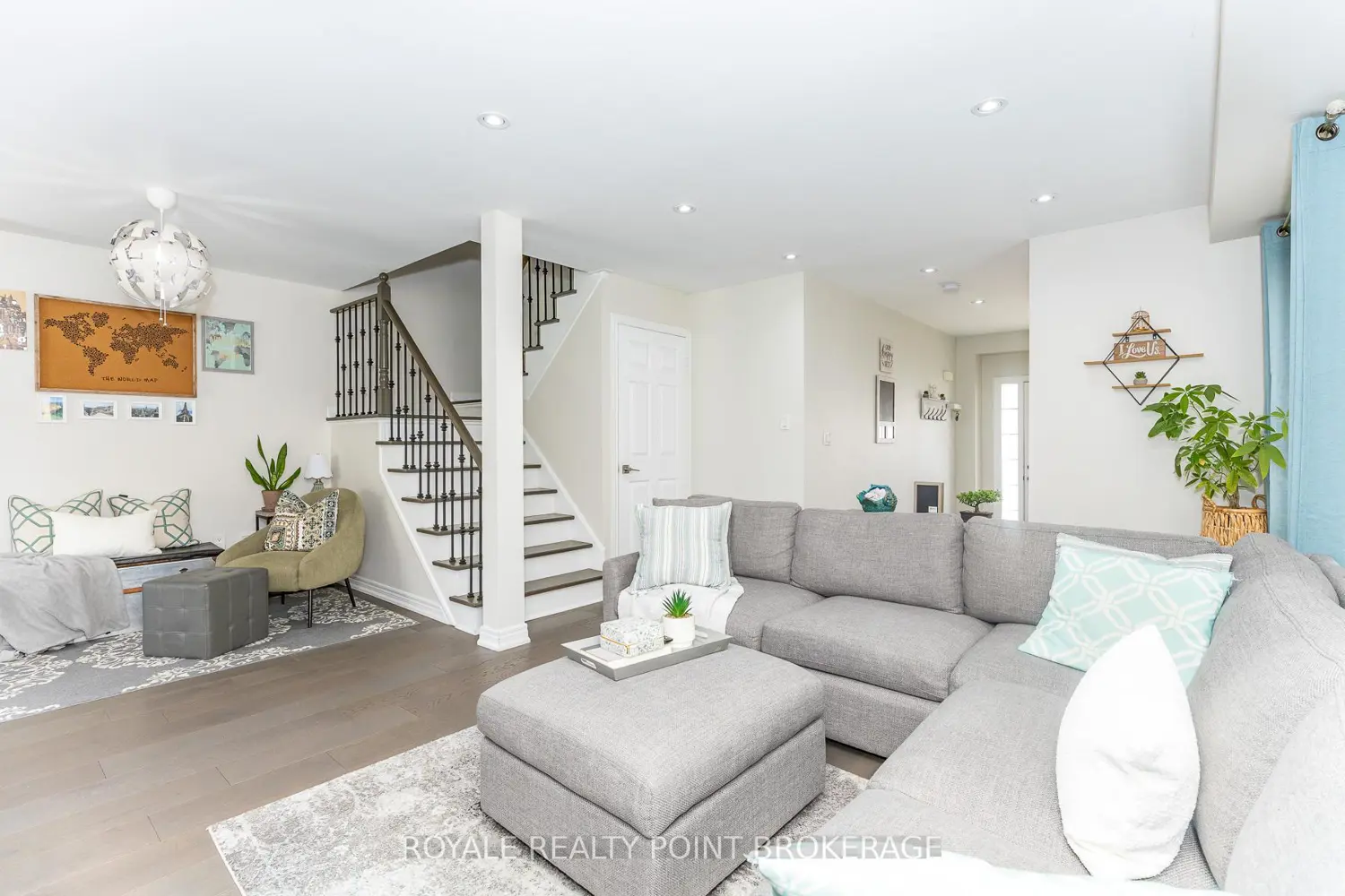 145 Chayna Crescent photo 4