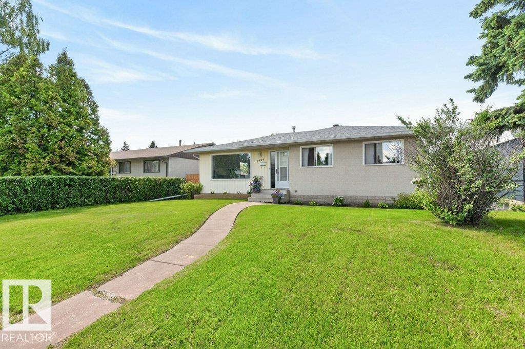 8424 70 Street NW, Edmonton, AB, T6B1W5