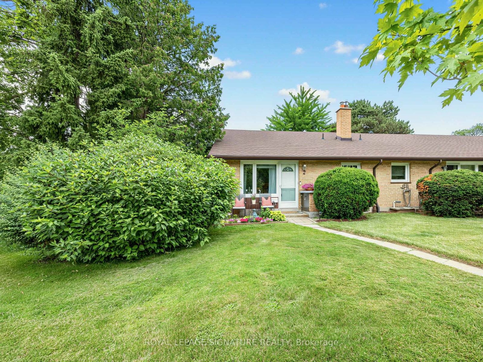 2-2 Southill Drive, Toronto, ON, M3C 2H7