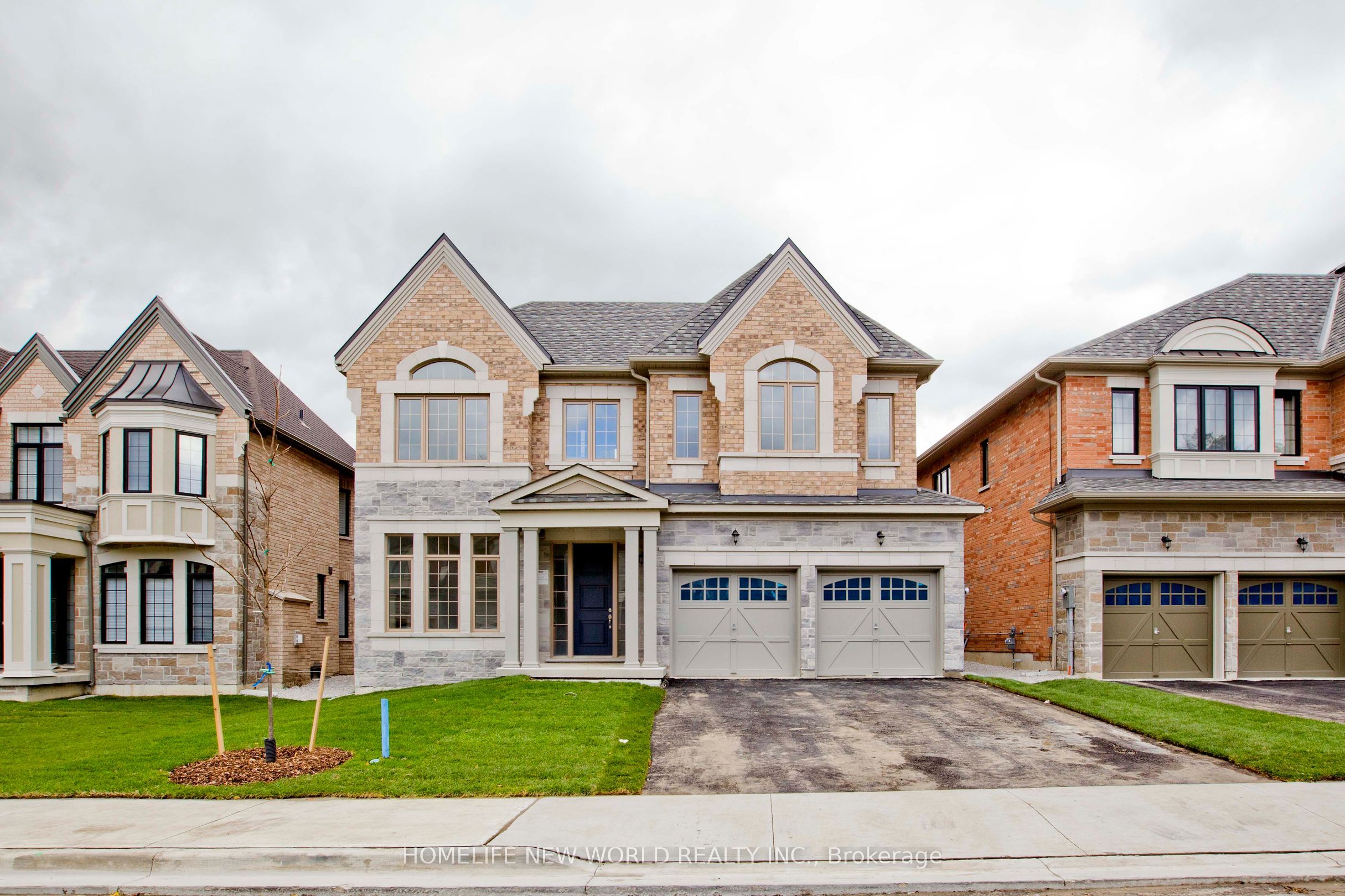 11 Queen Magdalene Place, Toronto, ON, M2H 0A6