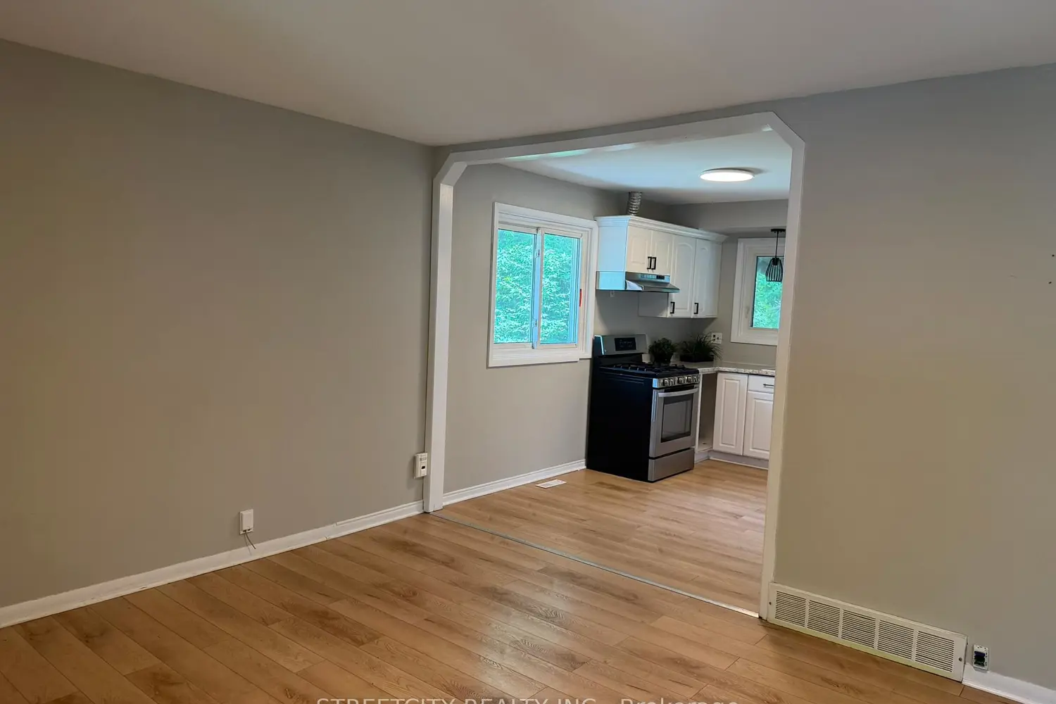 42 Oneida Road photo 4