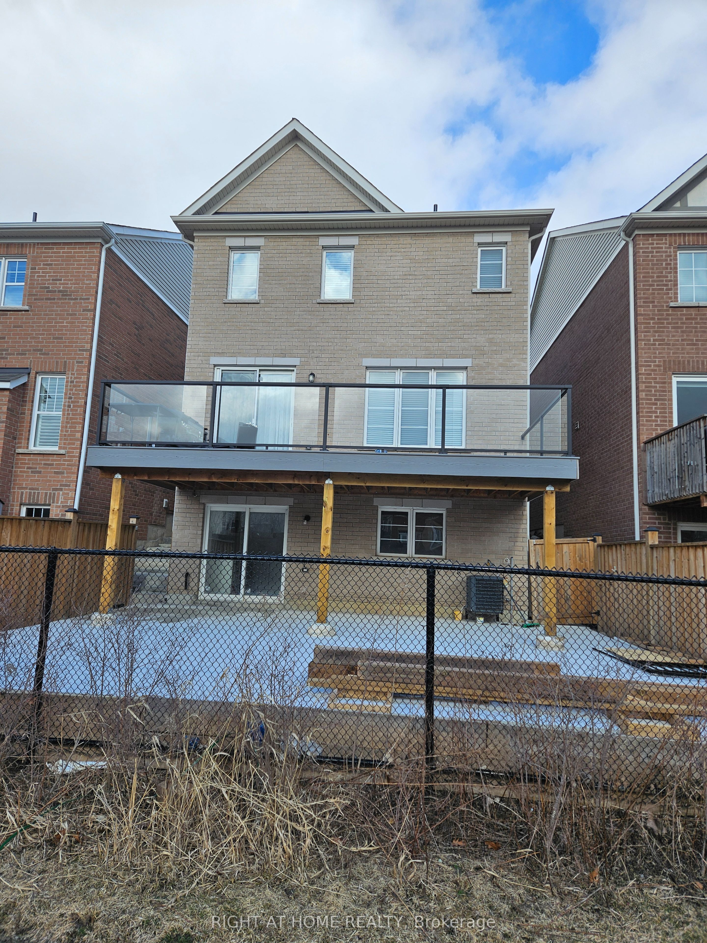 Upper-1206 Duignan Crescent, Milton, ON, L9E 1C2 photo 3