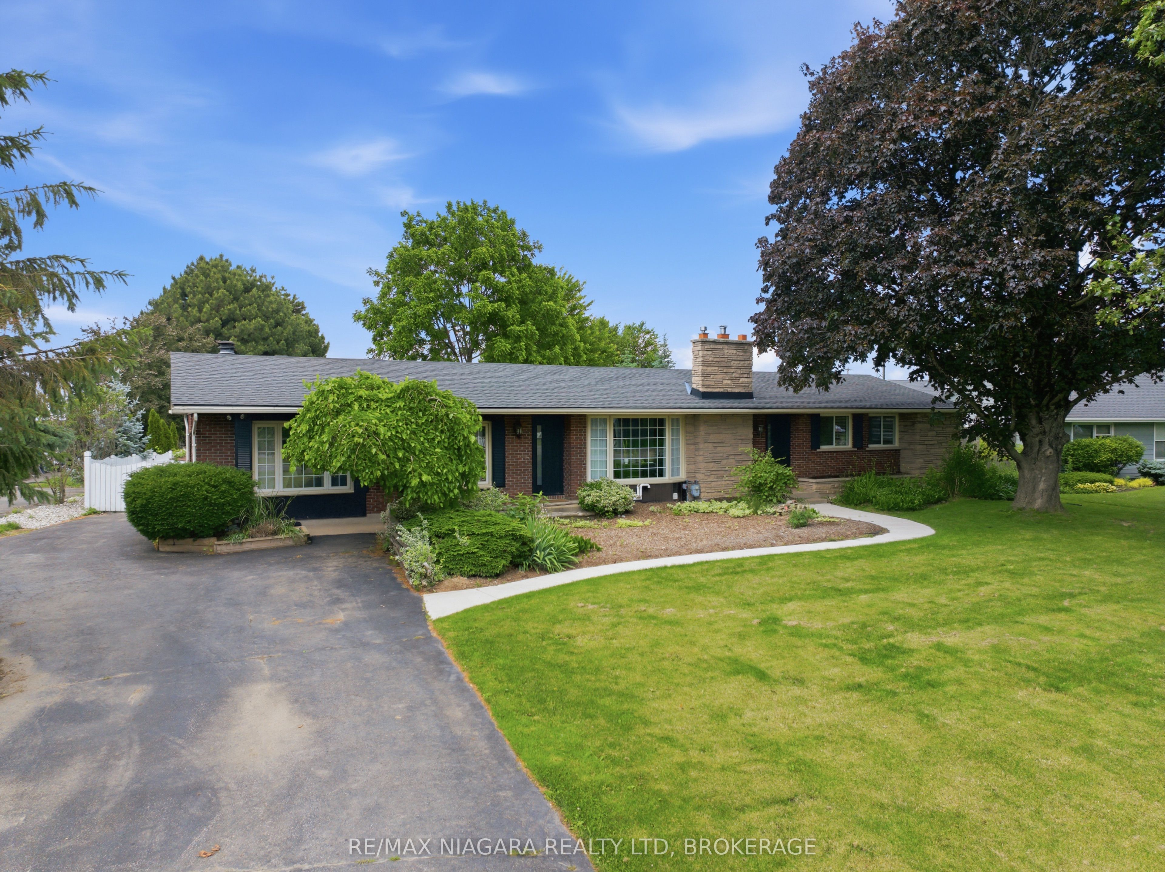 1042 Lakeshore Road W, St. Catharines, ON, L2R 6P9