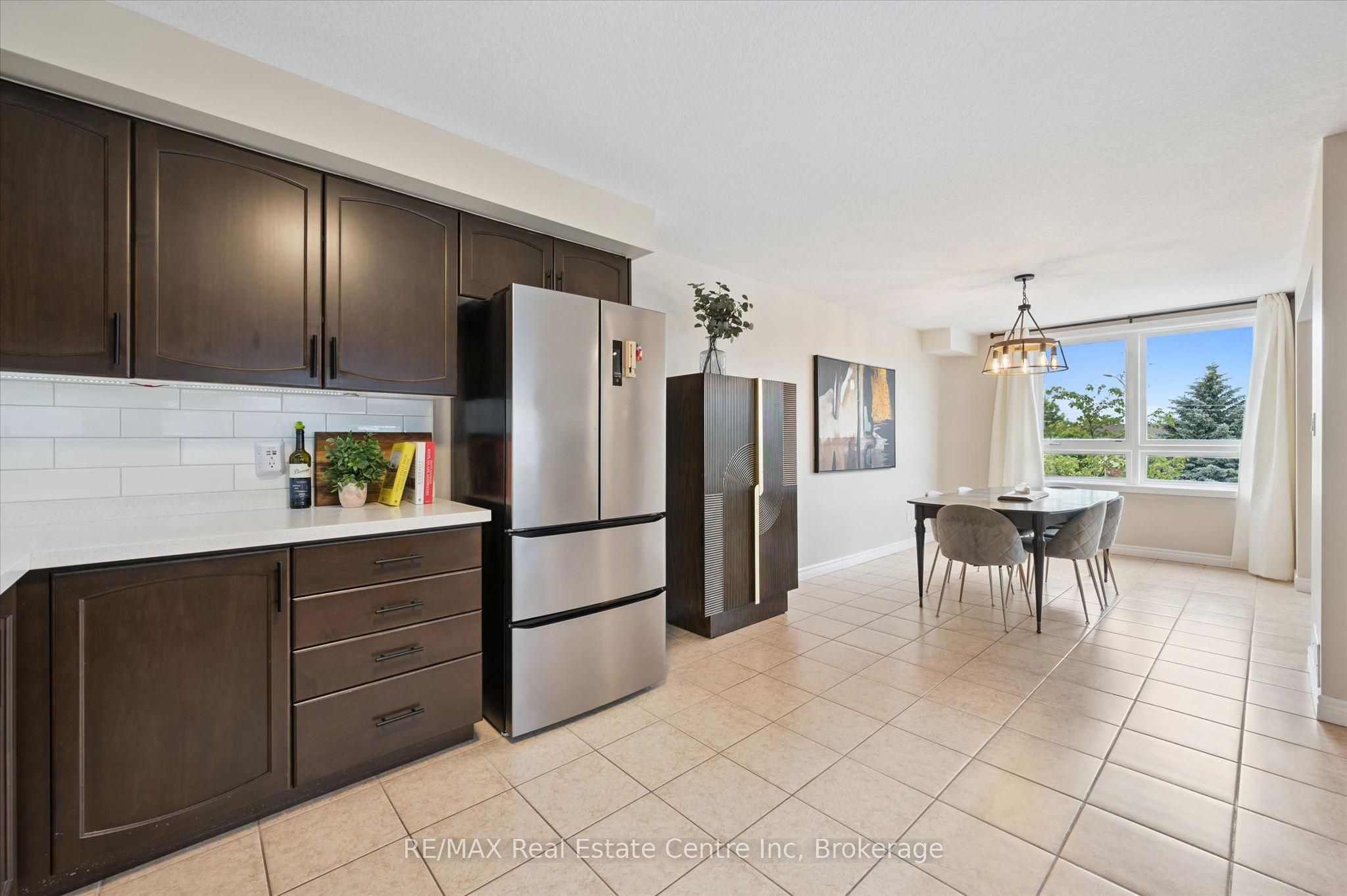 202-904 Paisley Road, Guelph, ON, N1K 0C6