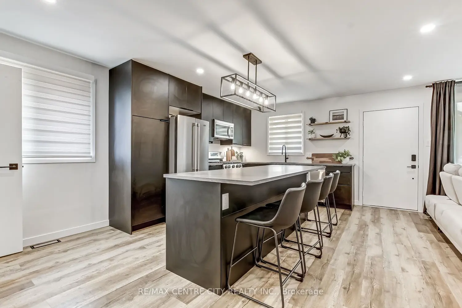 91 Moore Avenue photo 4