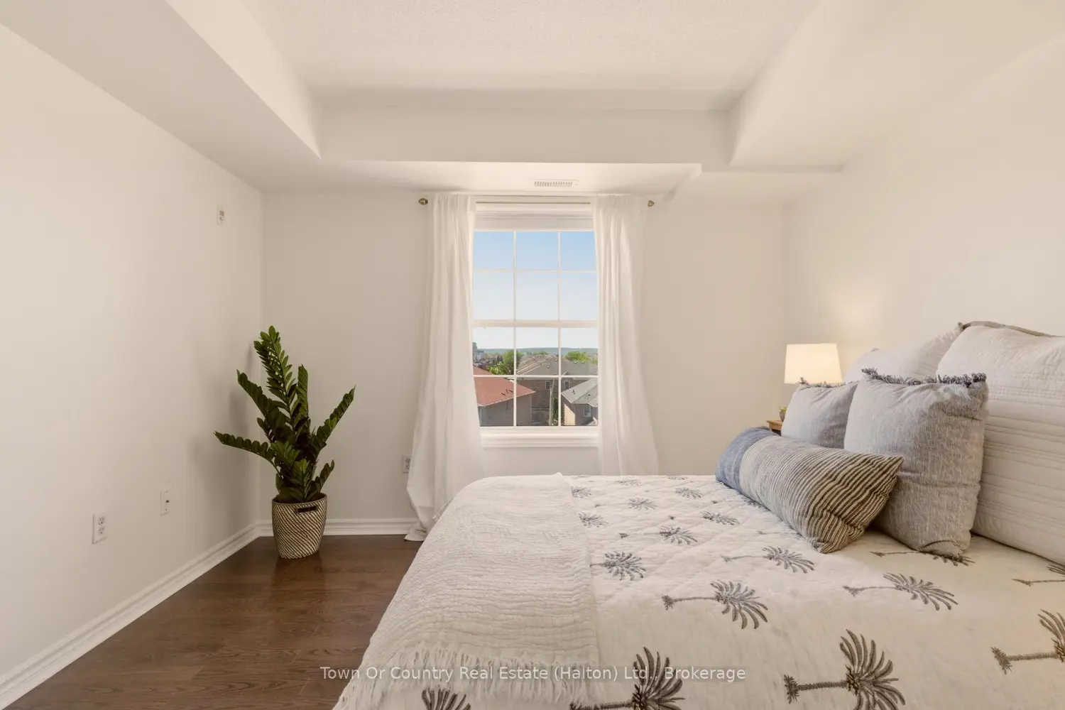 1487 Maple Avenue 403 photo 3