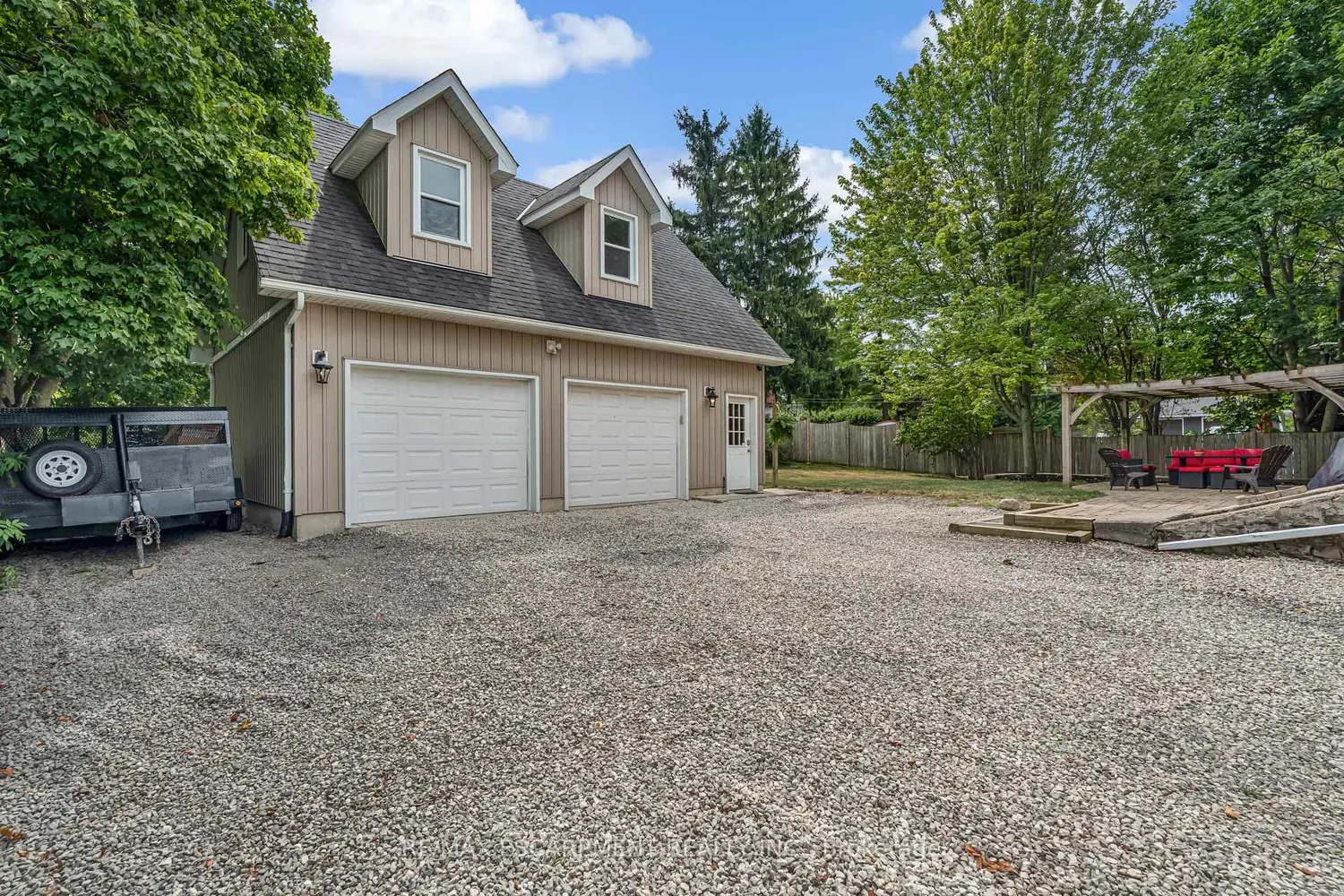 303 Canborough Street photo 3