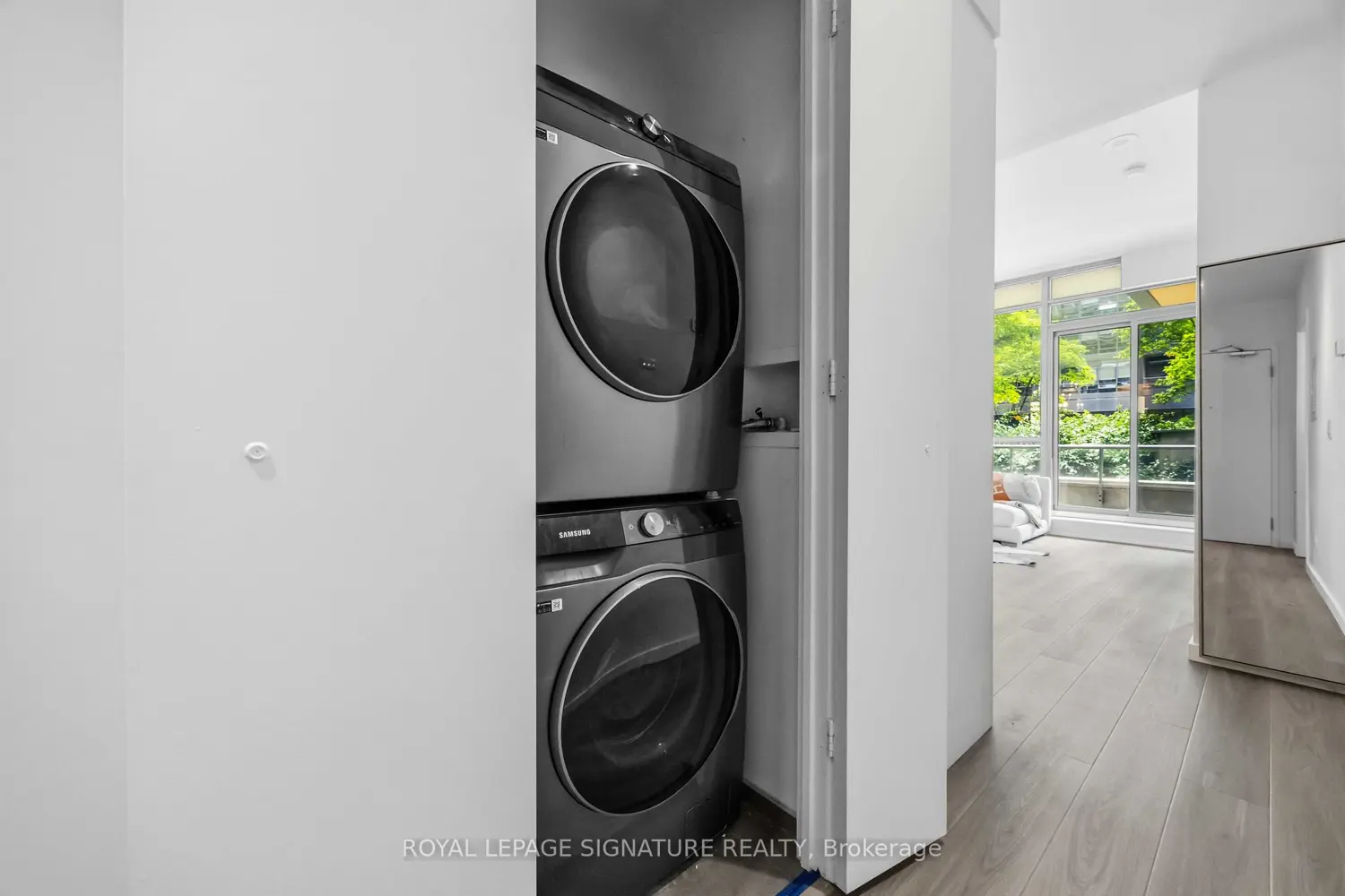 8 Charlotte Street 202 photo 4
