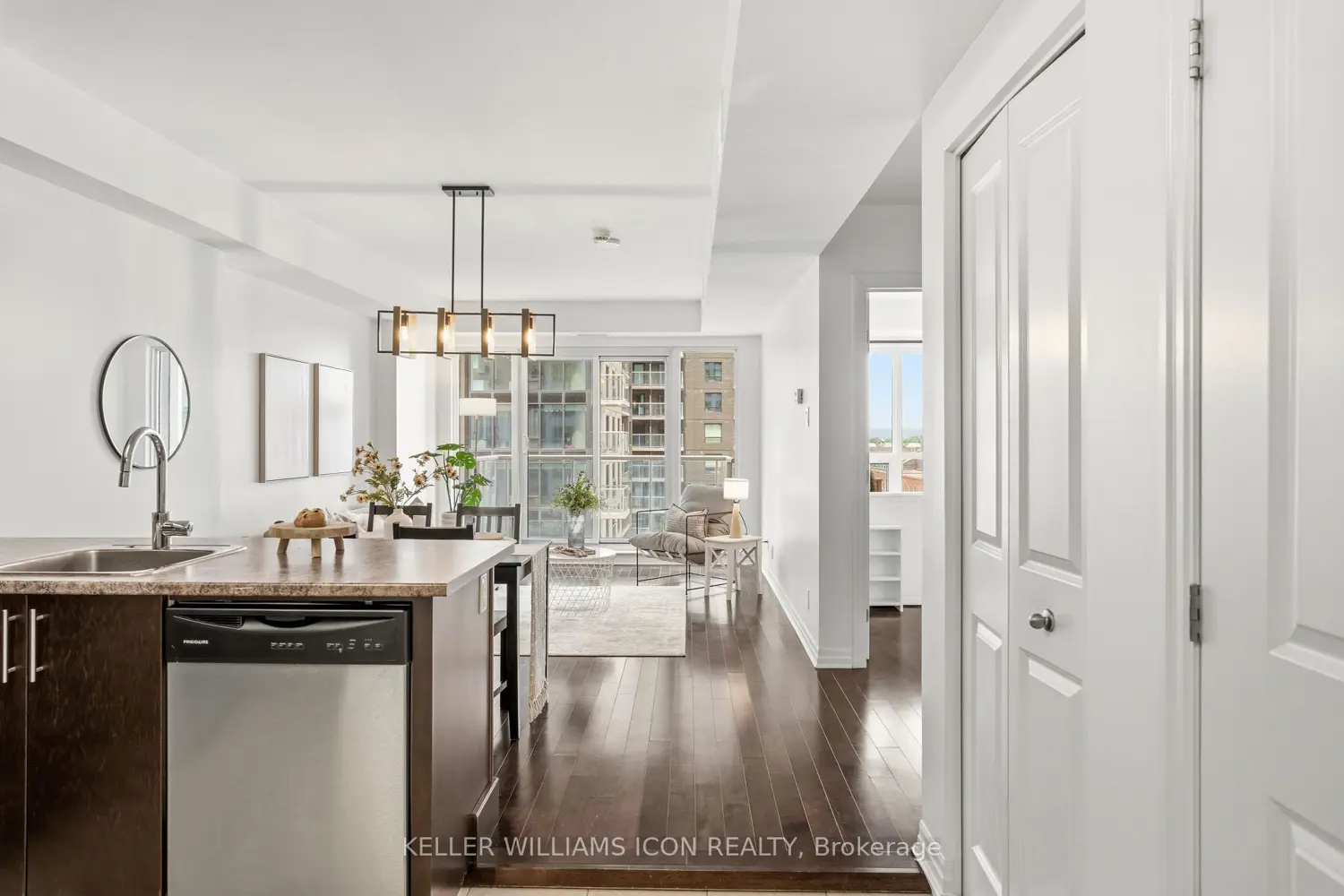242 Rideau Street 704