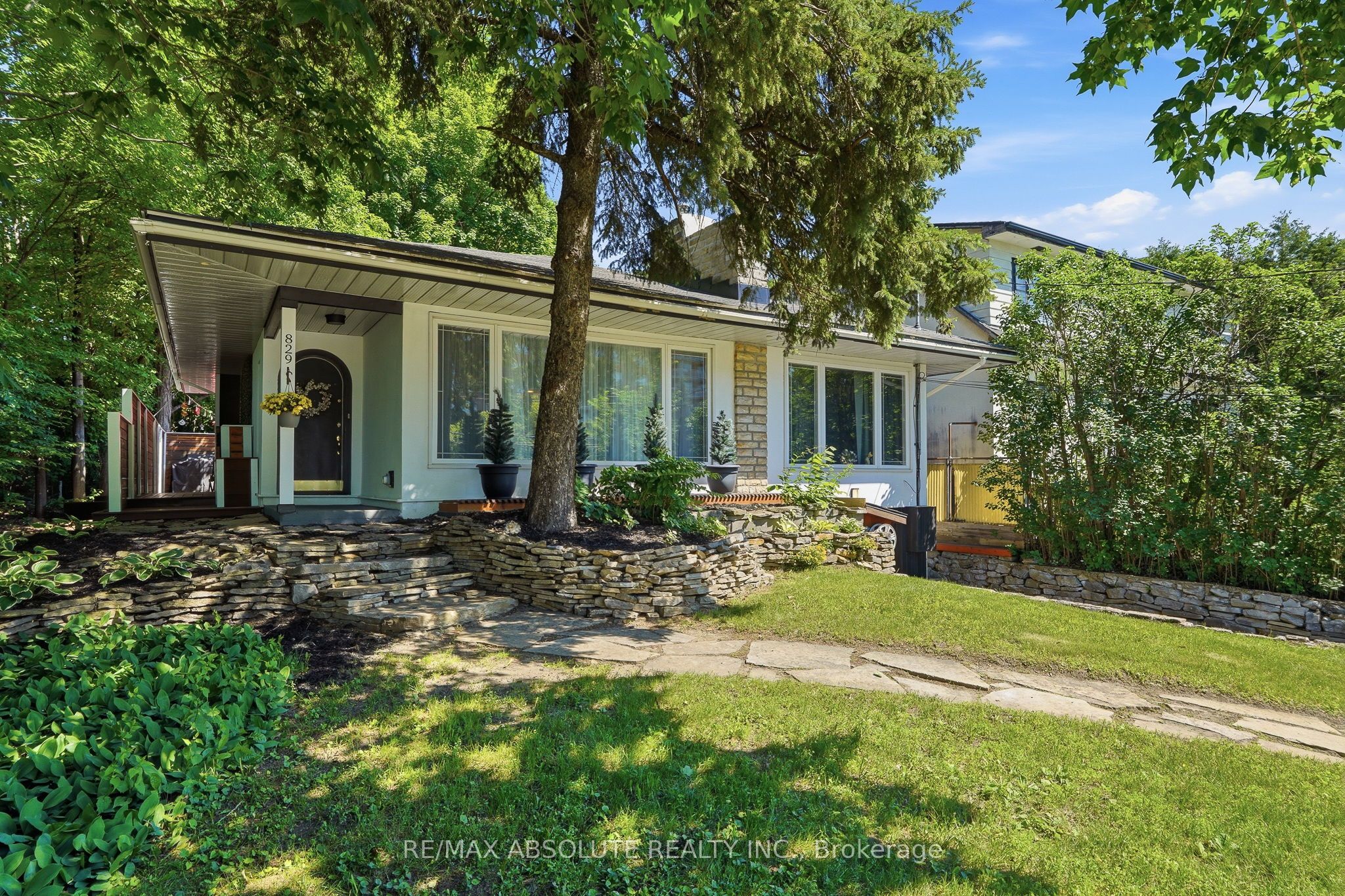 829 Montreal Road, Ottawa, ON, K1K 0S9