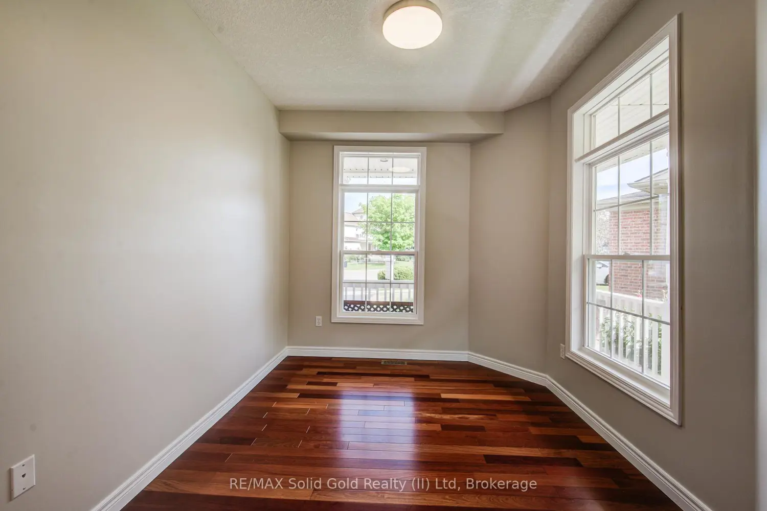 712 Brookmill Place photo 2