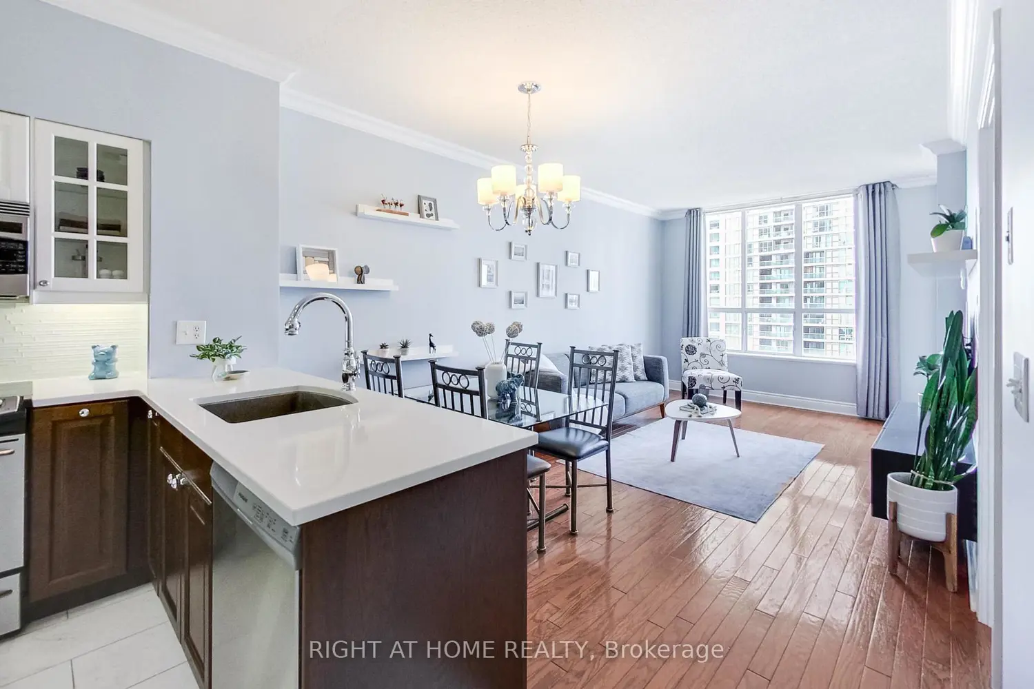 55 Harrison Garden Boulevard Ph6