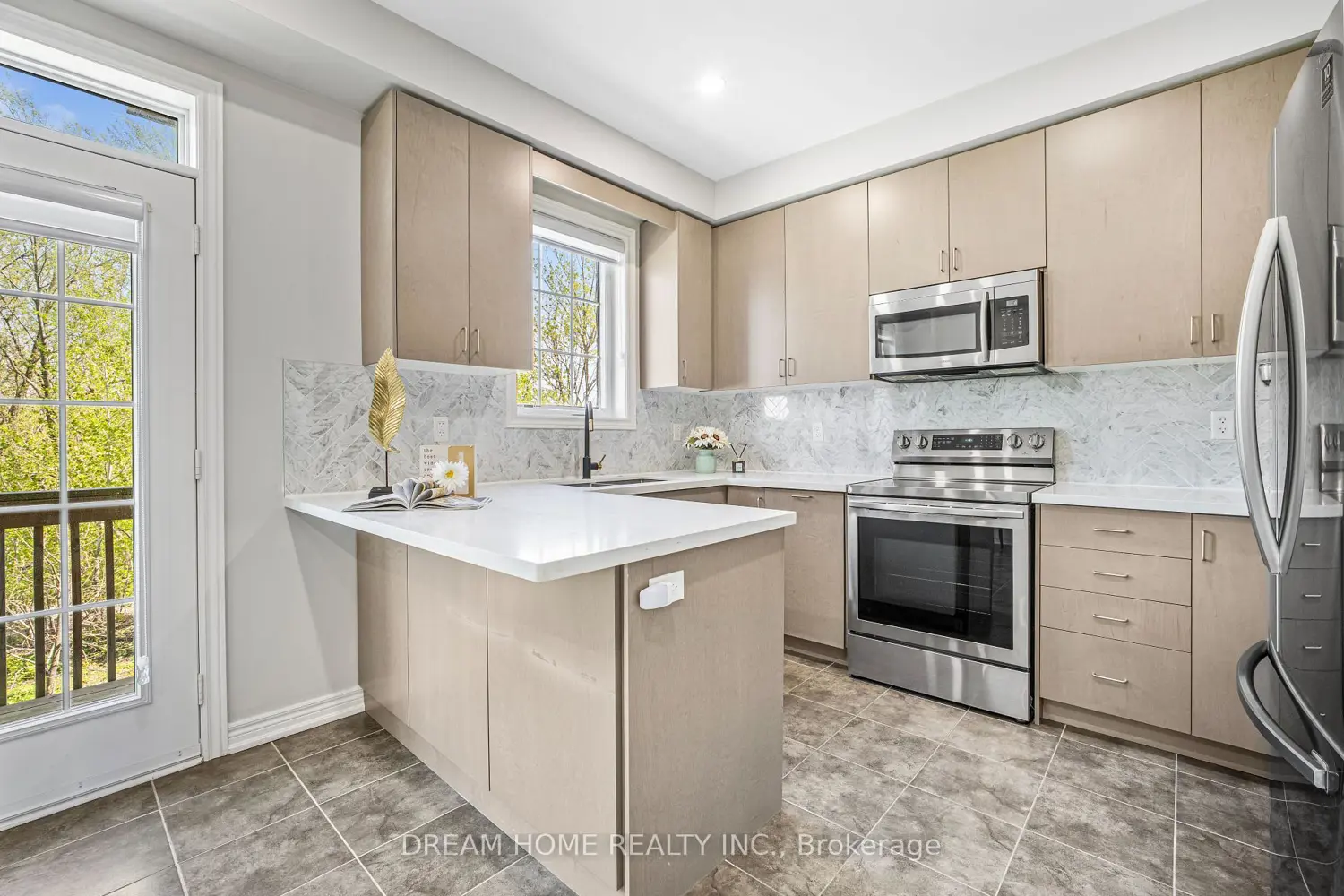 46 Roy Grove Way photo 4