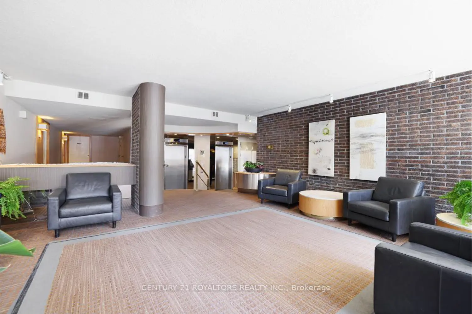 71 Somerset Street 1602 photo 5