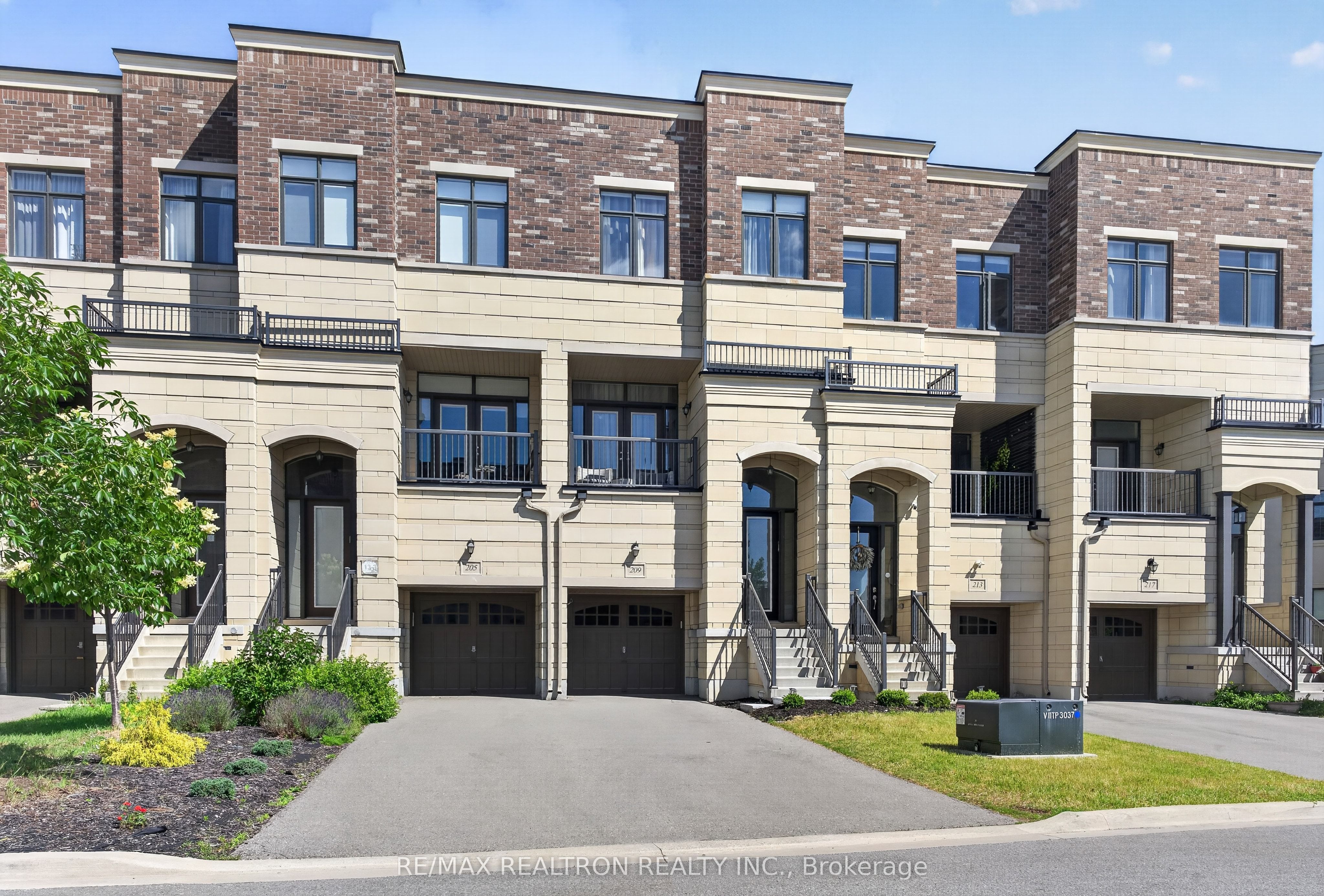 209 Arianna Crescent, Vaughan, ON, L6A 4Z9