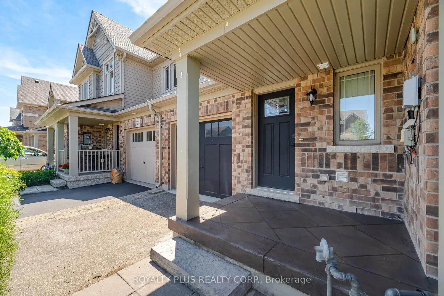 222 Hutchinson Drive photo 2