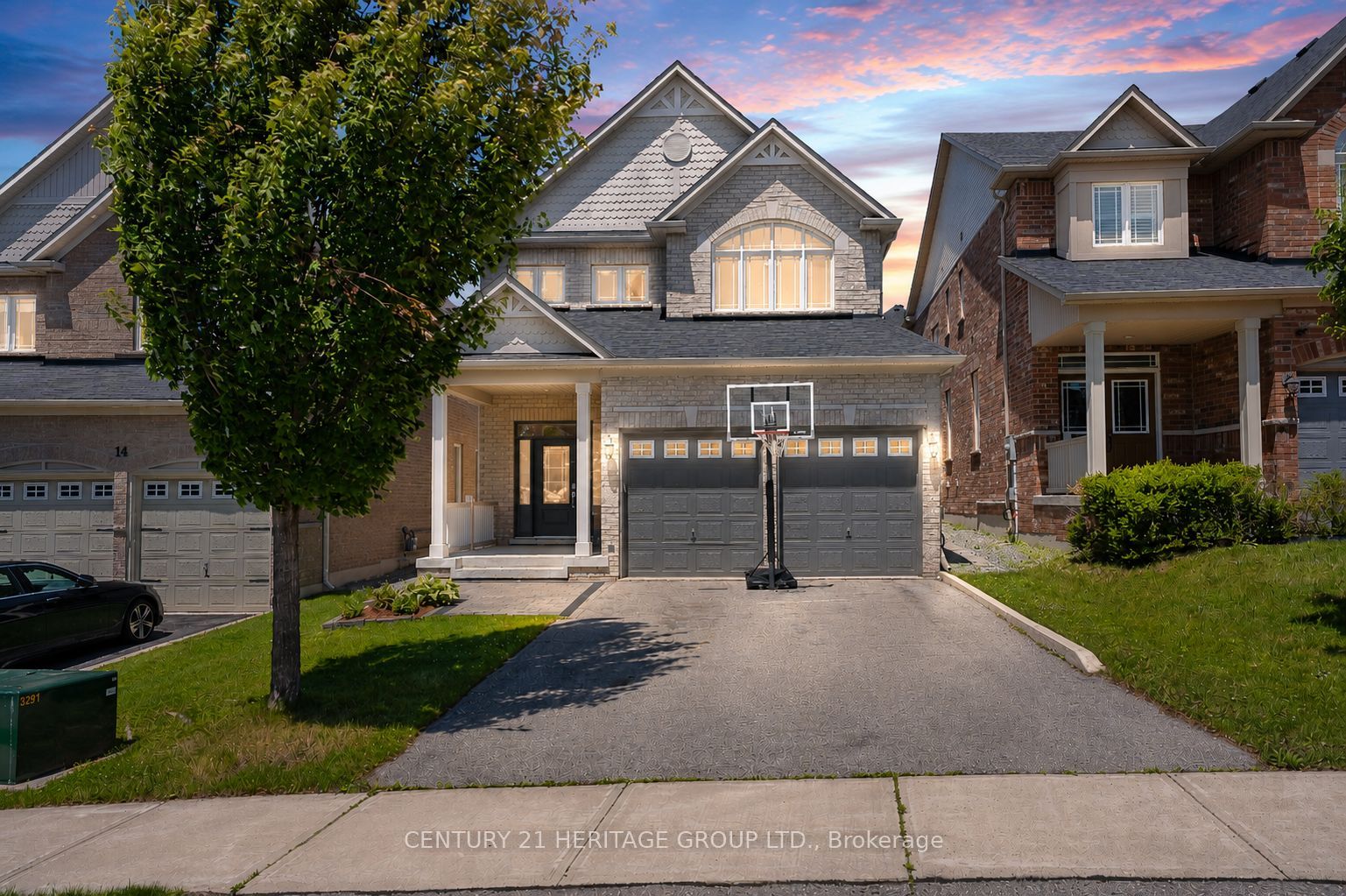 16 Harvest Hills Boulevard, Newmarket, ON, L9N 0A5