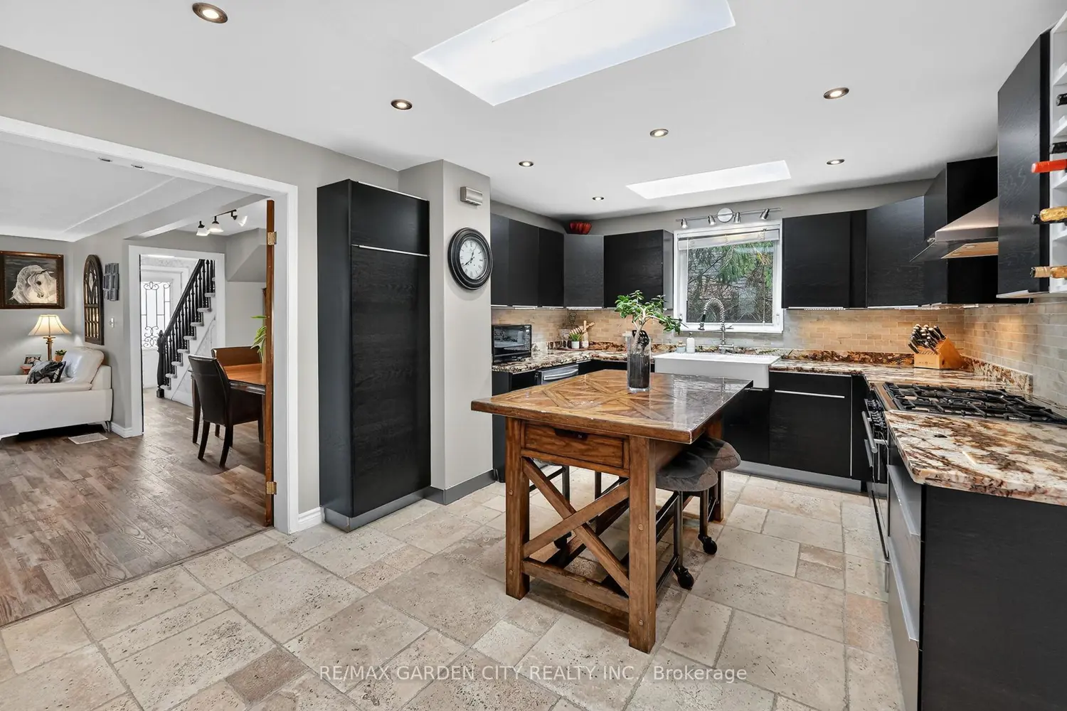 3555 Campden Road photo 2