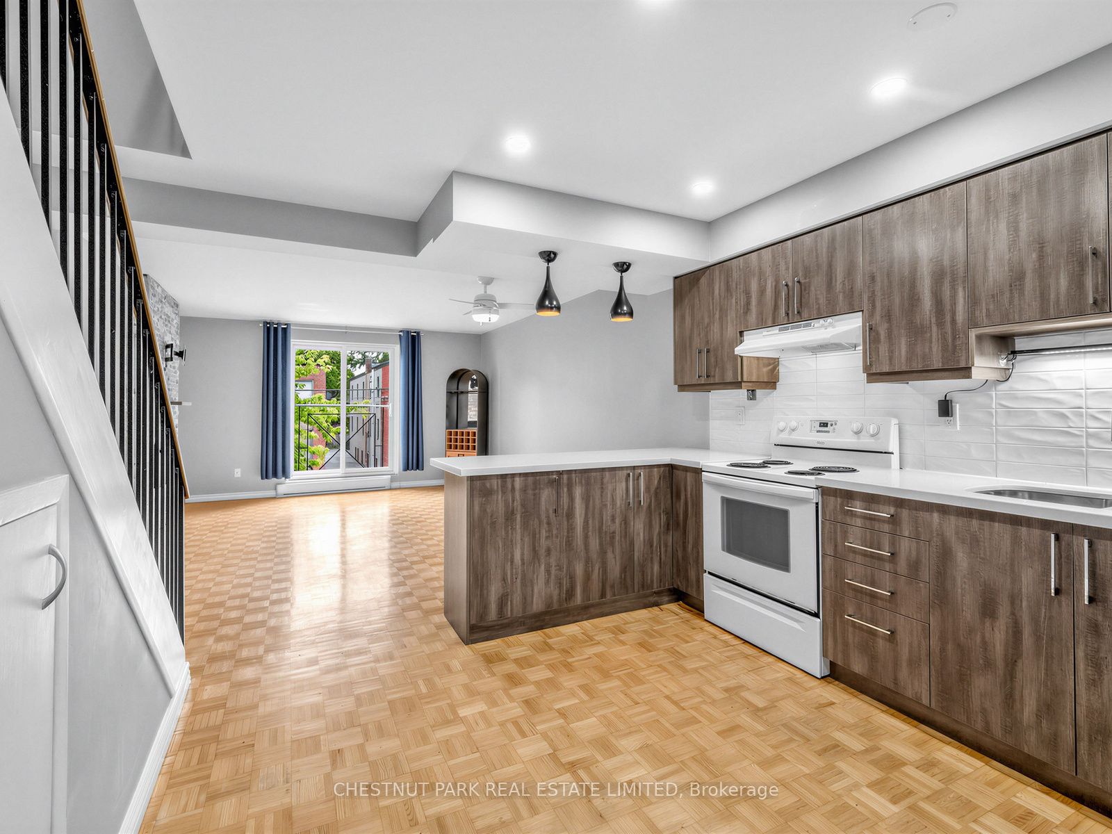 3-880 Broadview Avenue, Toronto, ON, M4K 2R1
