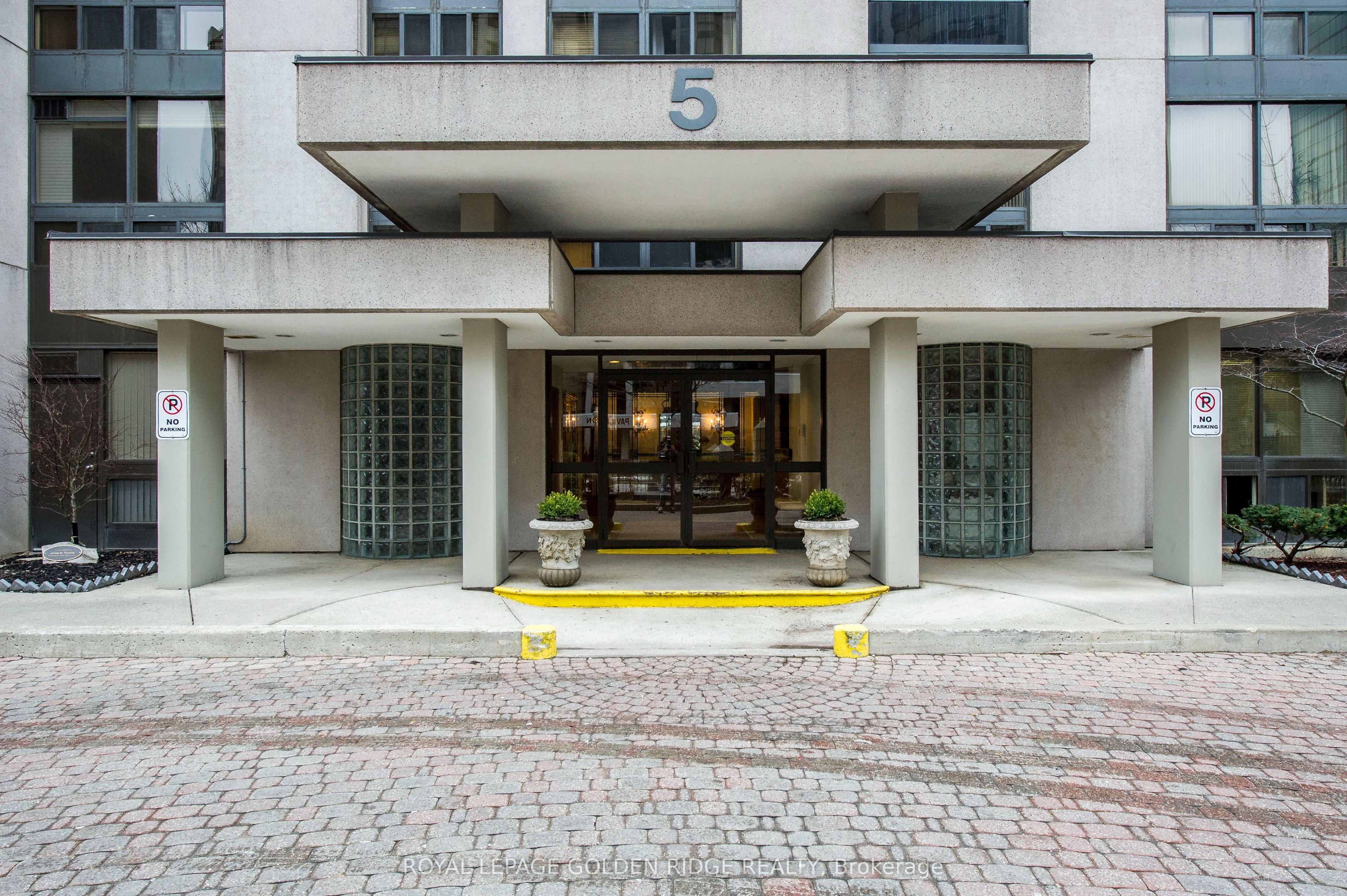 1003-5 Kenneth Avenue, Toronto, ON, M2N 6M7