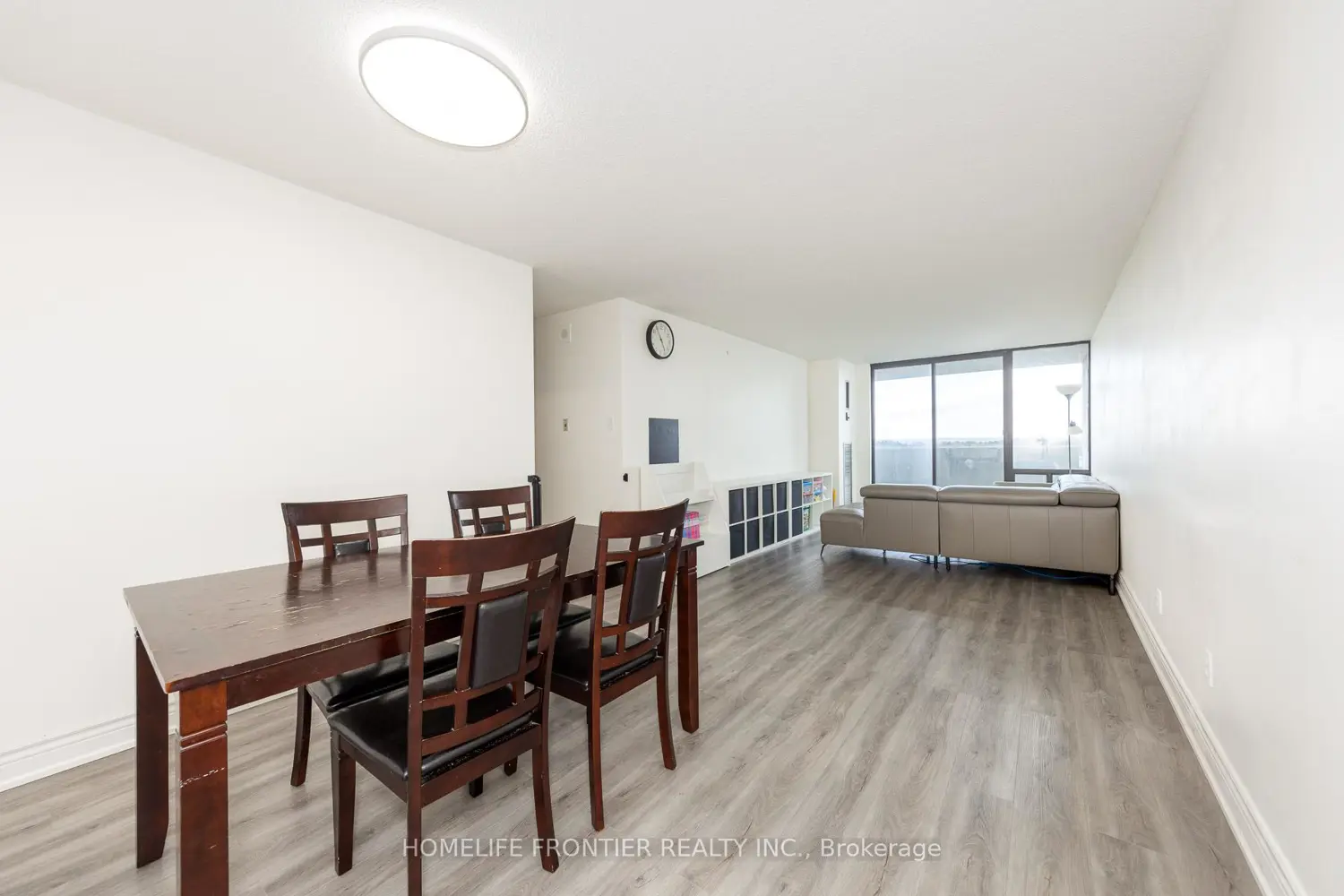 10 Tangreen Court 608 photo 3