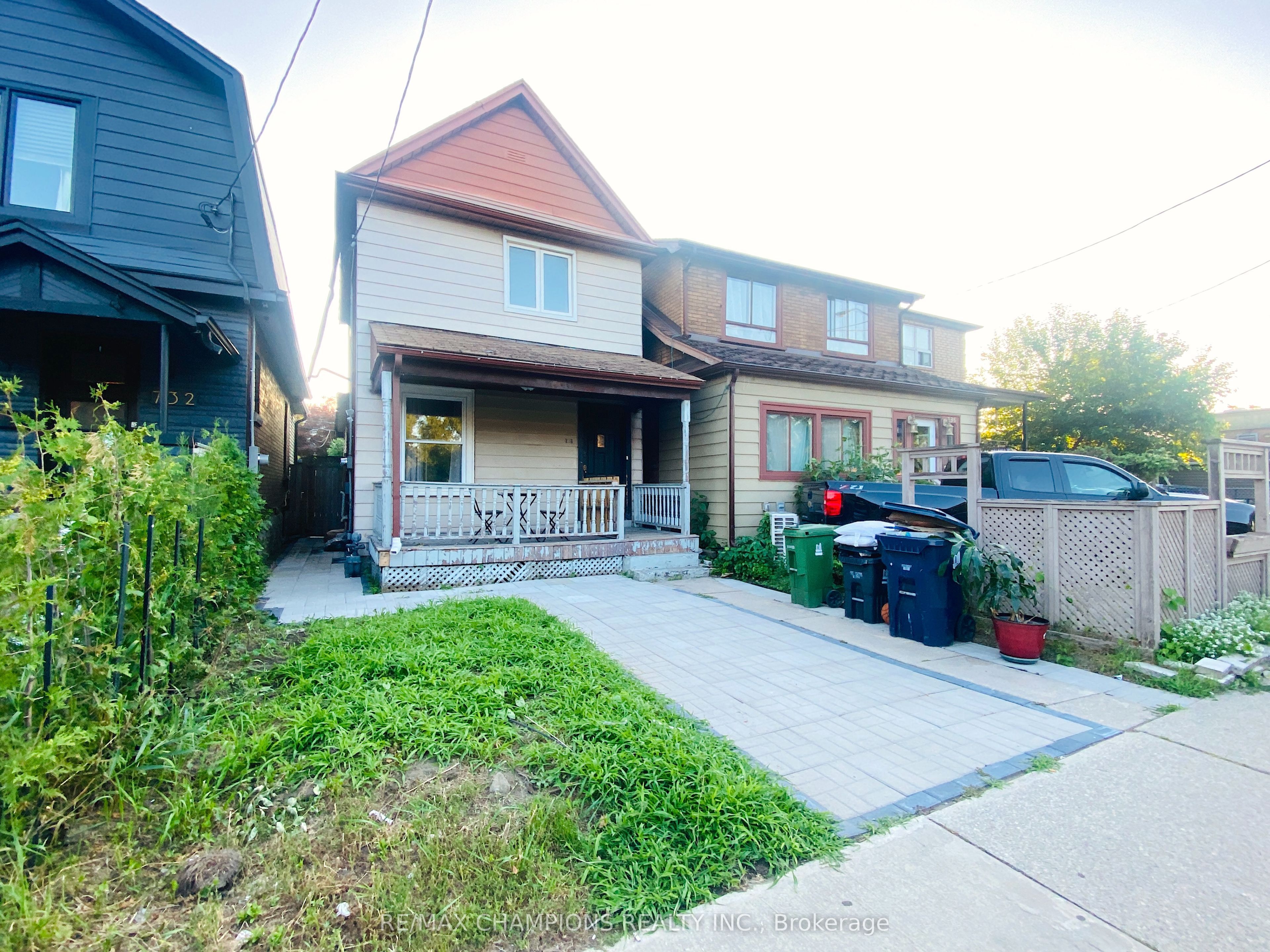 Main-734 Willard Avenue, Toronto, ON, M6S 3S5 photo 2