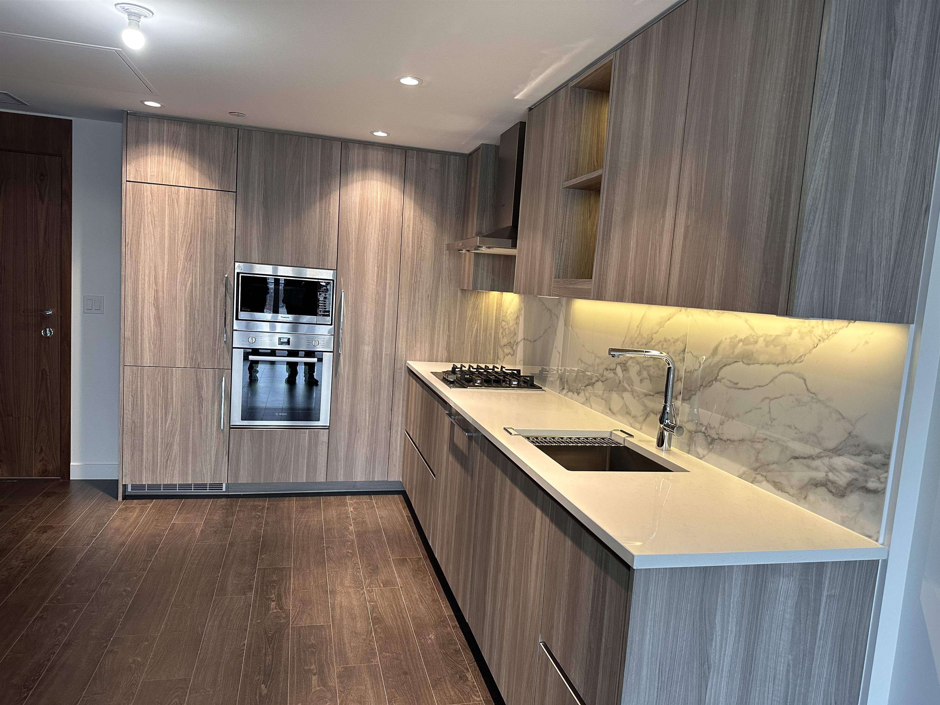 11xx-8611 Hazelbridge Way, Richmond, BC, V6X 0W8