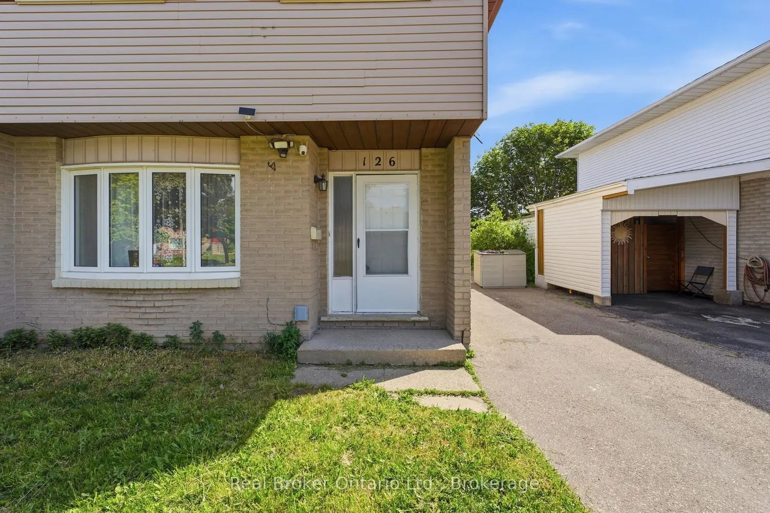 126 Dinison Crescent photo 3