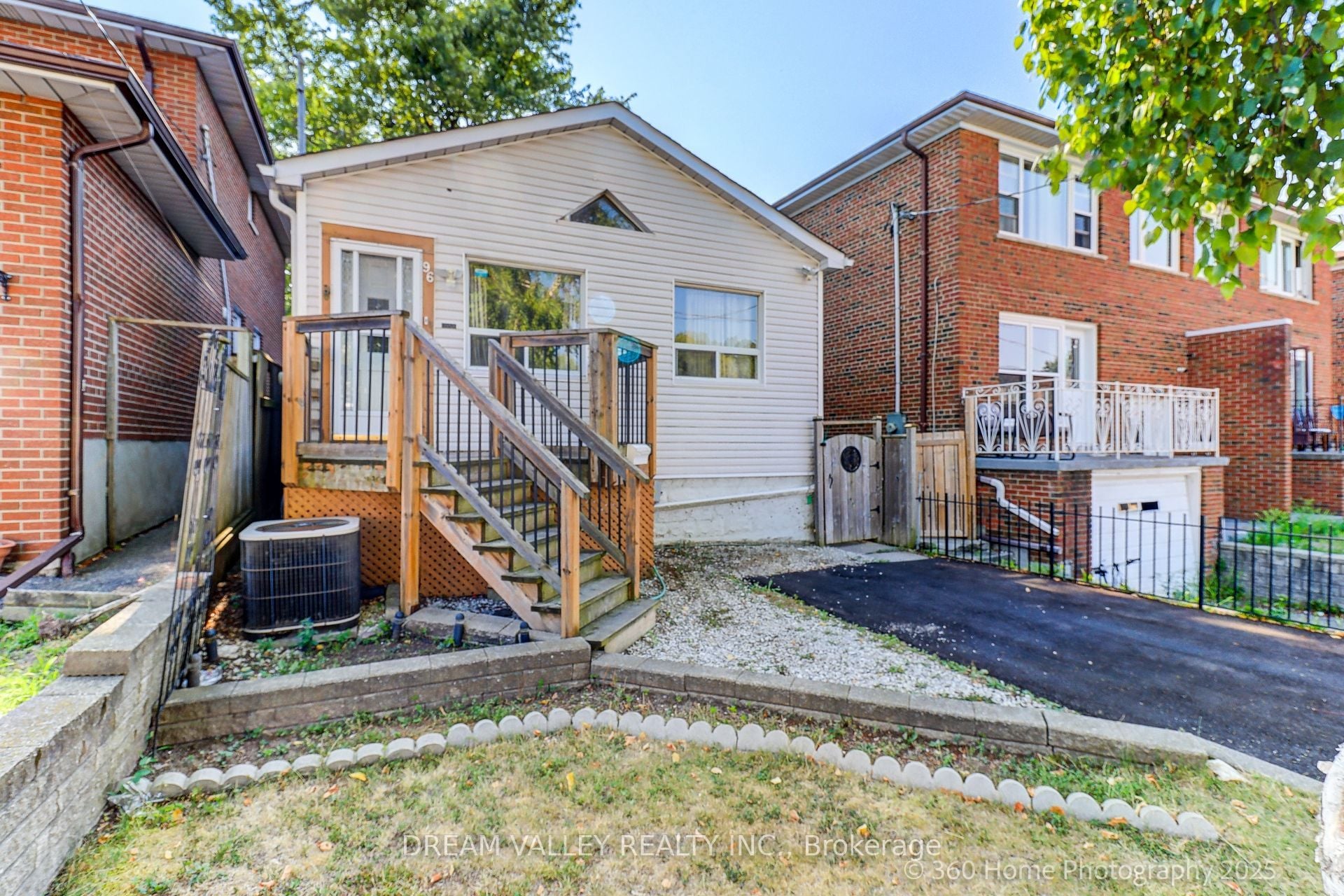 96 Laurel Avenue, Toronto, ON, M1K 3J9
