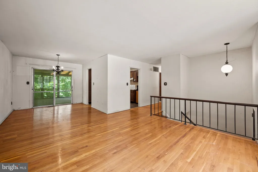 1010 Rosemere Avenue, Silver Spring, MD 20904 photo 4