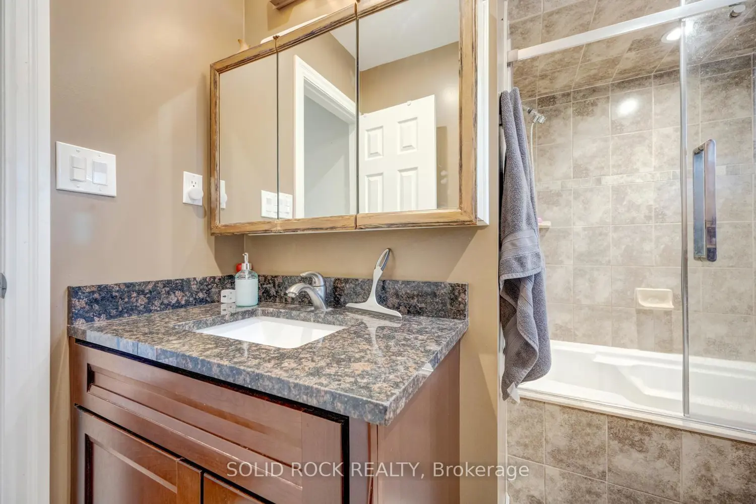 60 Martindale Crescent photo 5