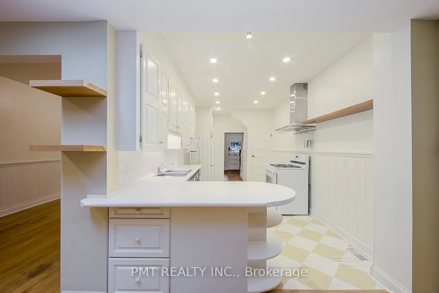 47 Herbert Avenue photo 3