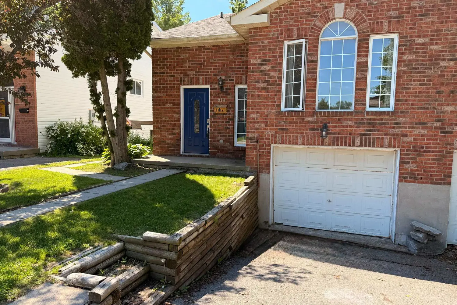 614 Barnsley Crescent photo 2