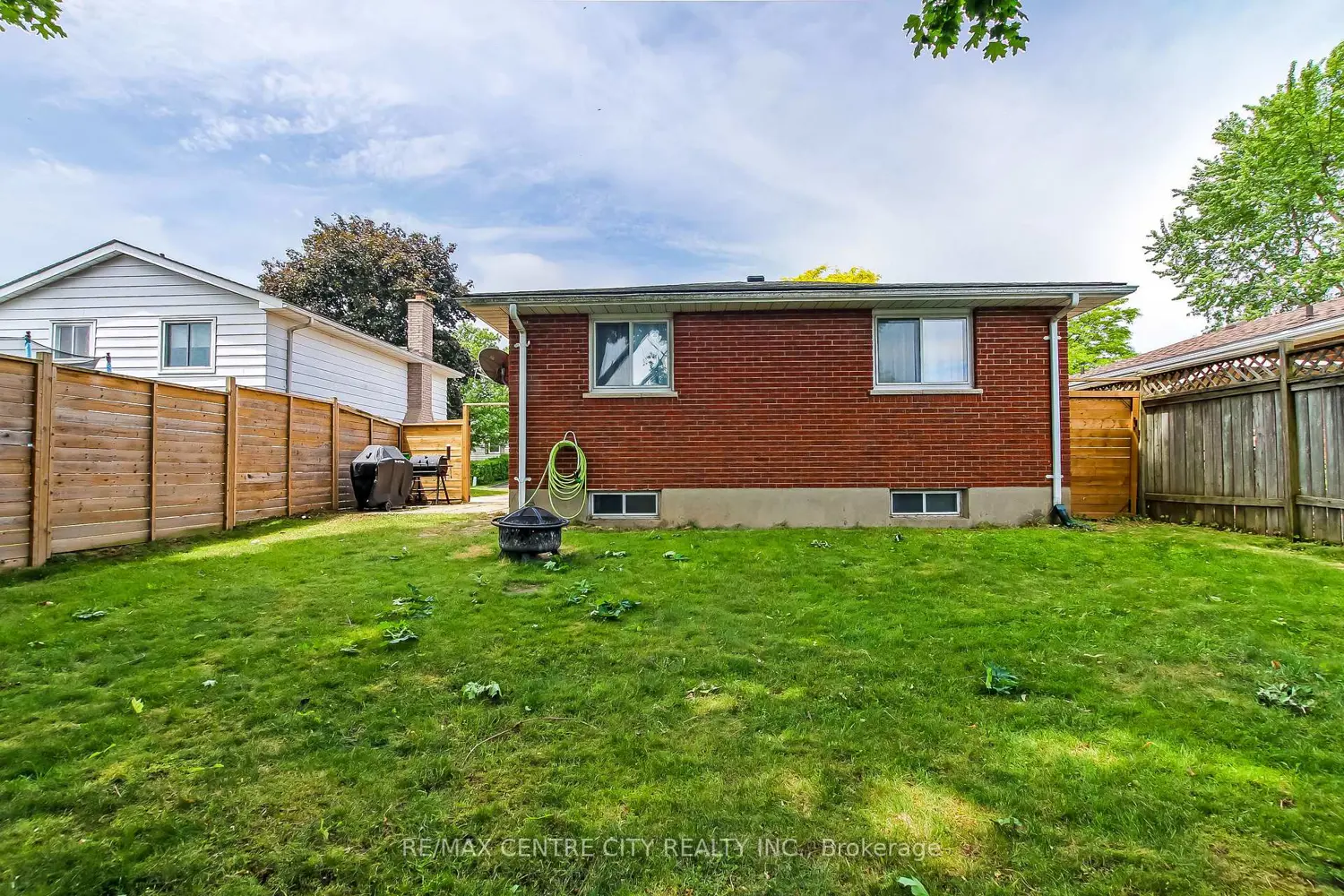 91 Moore Avenue photo 2