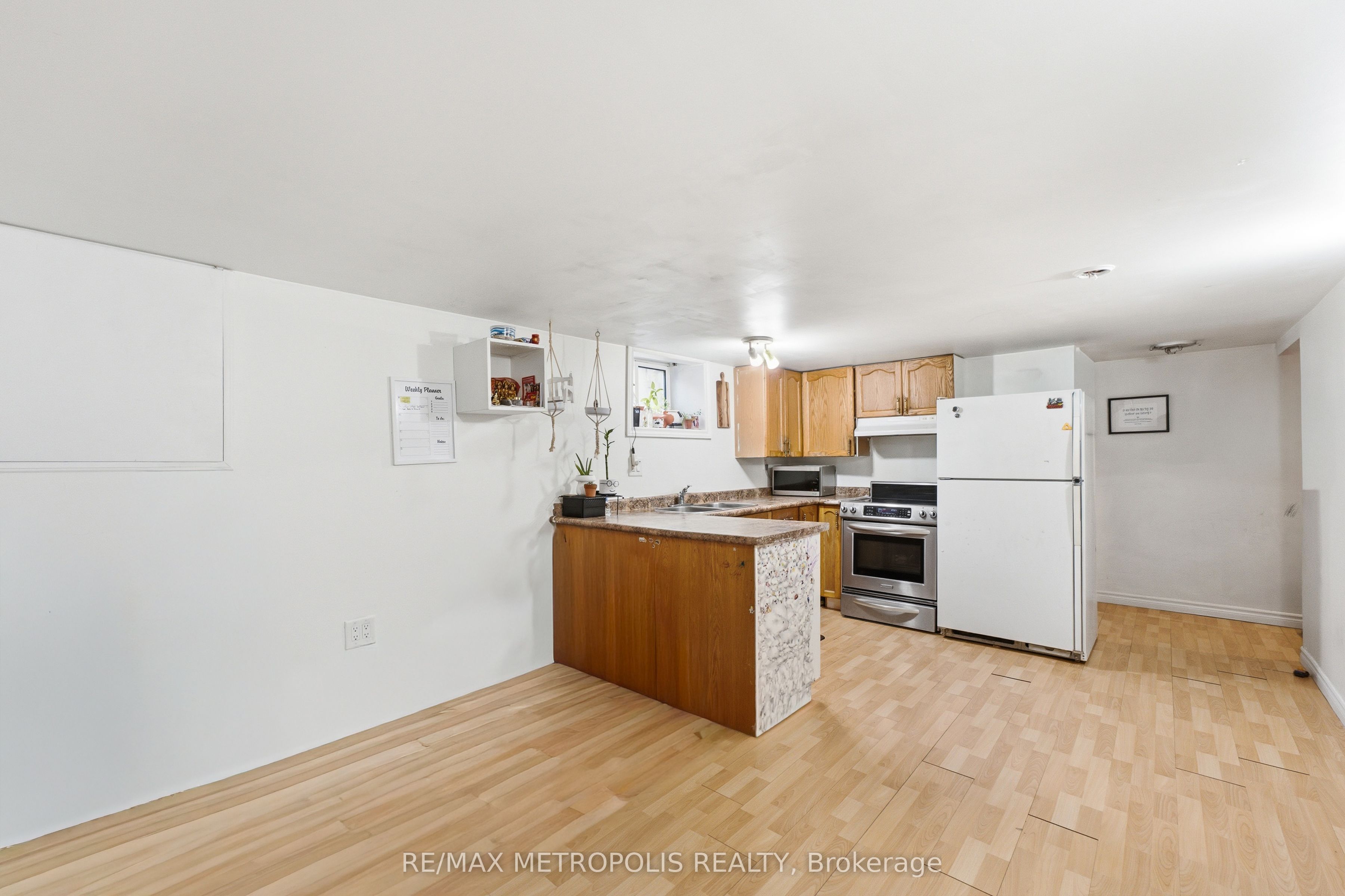 BSMT-312 Palmerston Avenue, Whitby, ON, L1N 3E9