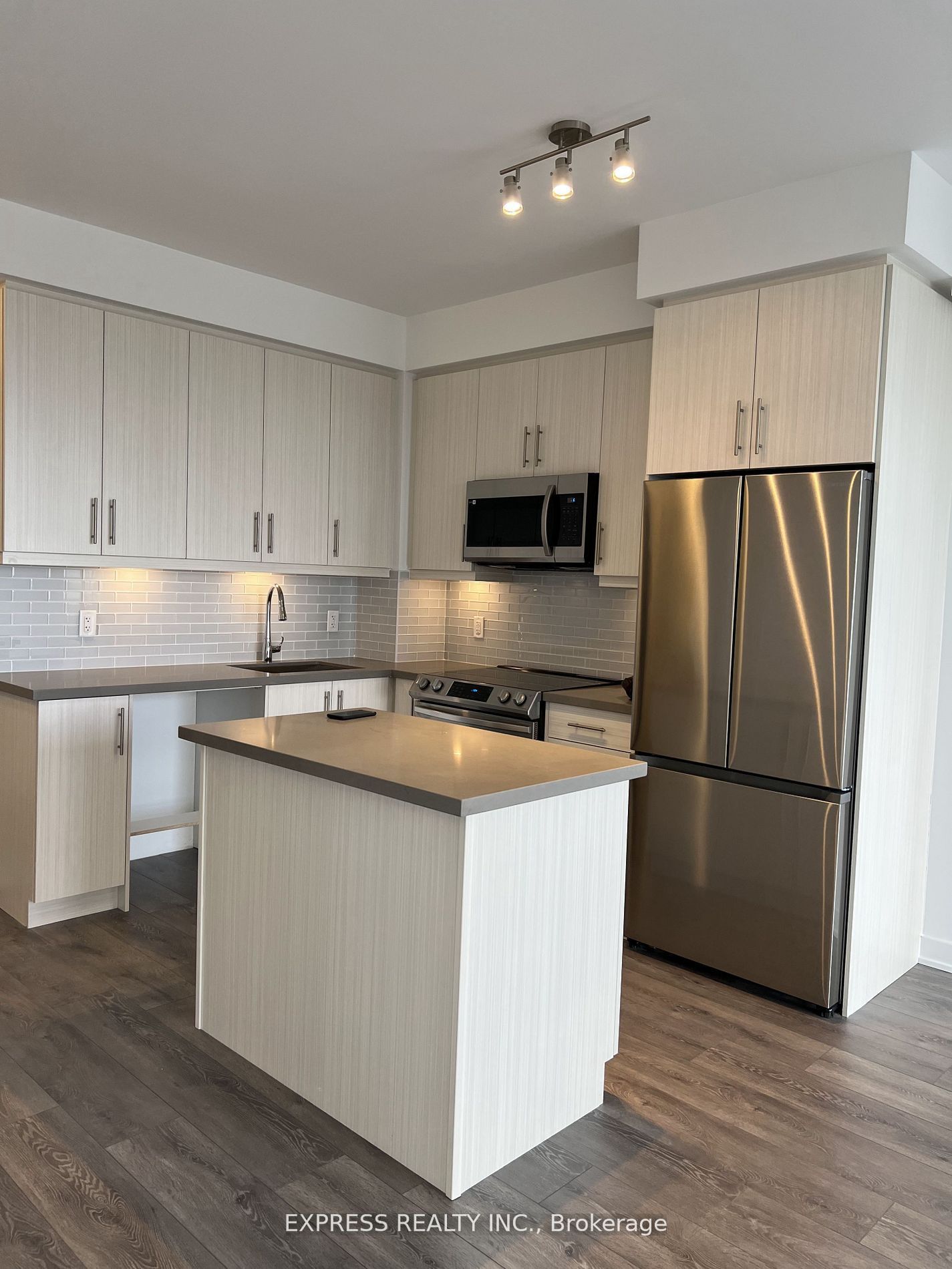Lph06-105 Oneida Crescent, Richmond Hill, ON, L4B 0H6
