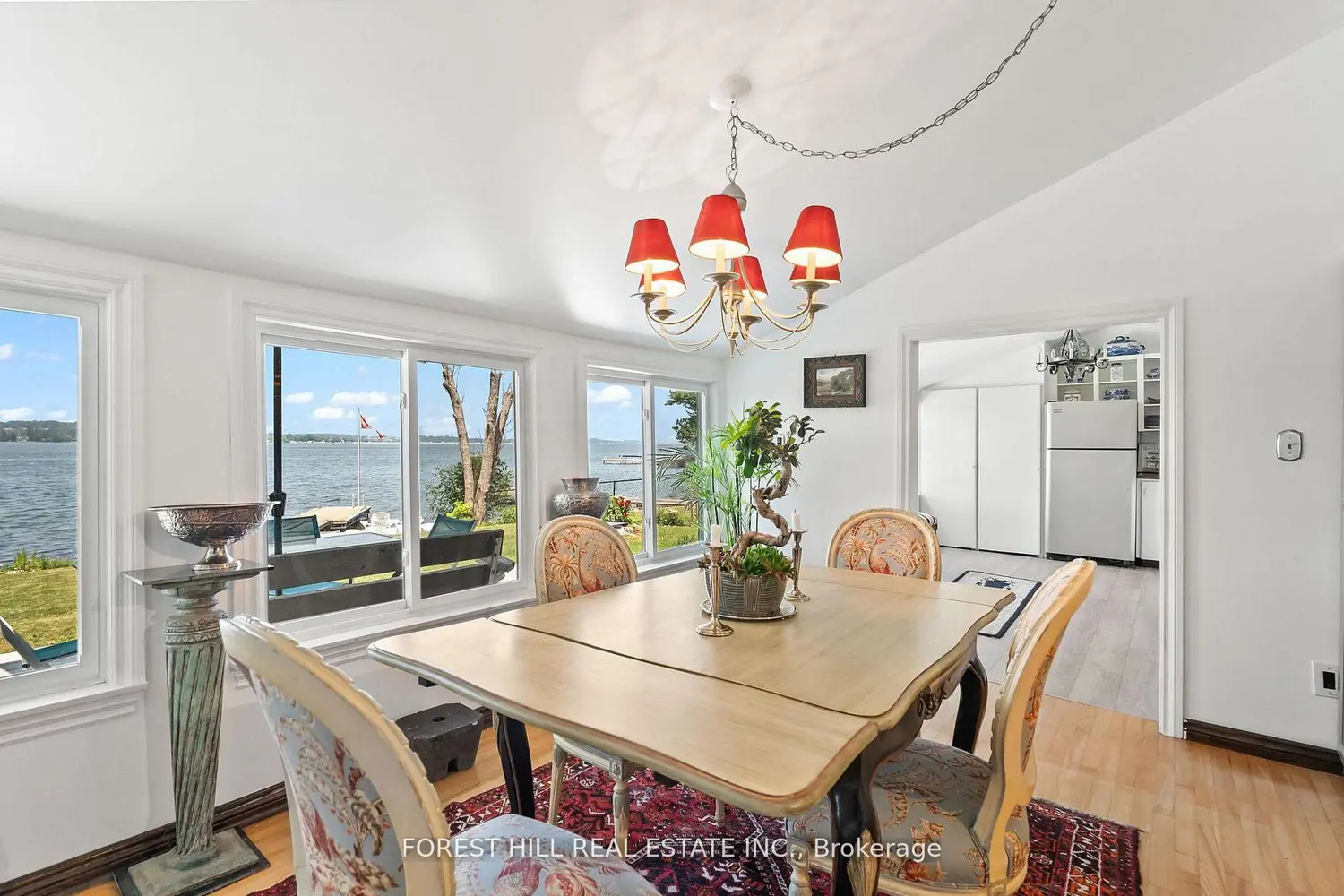 672 Hatton Avenue photo 5