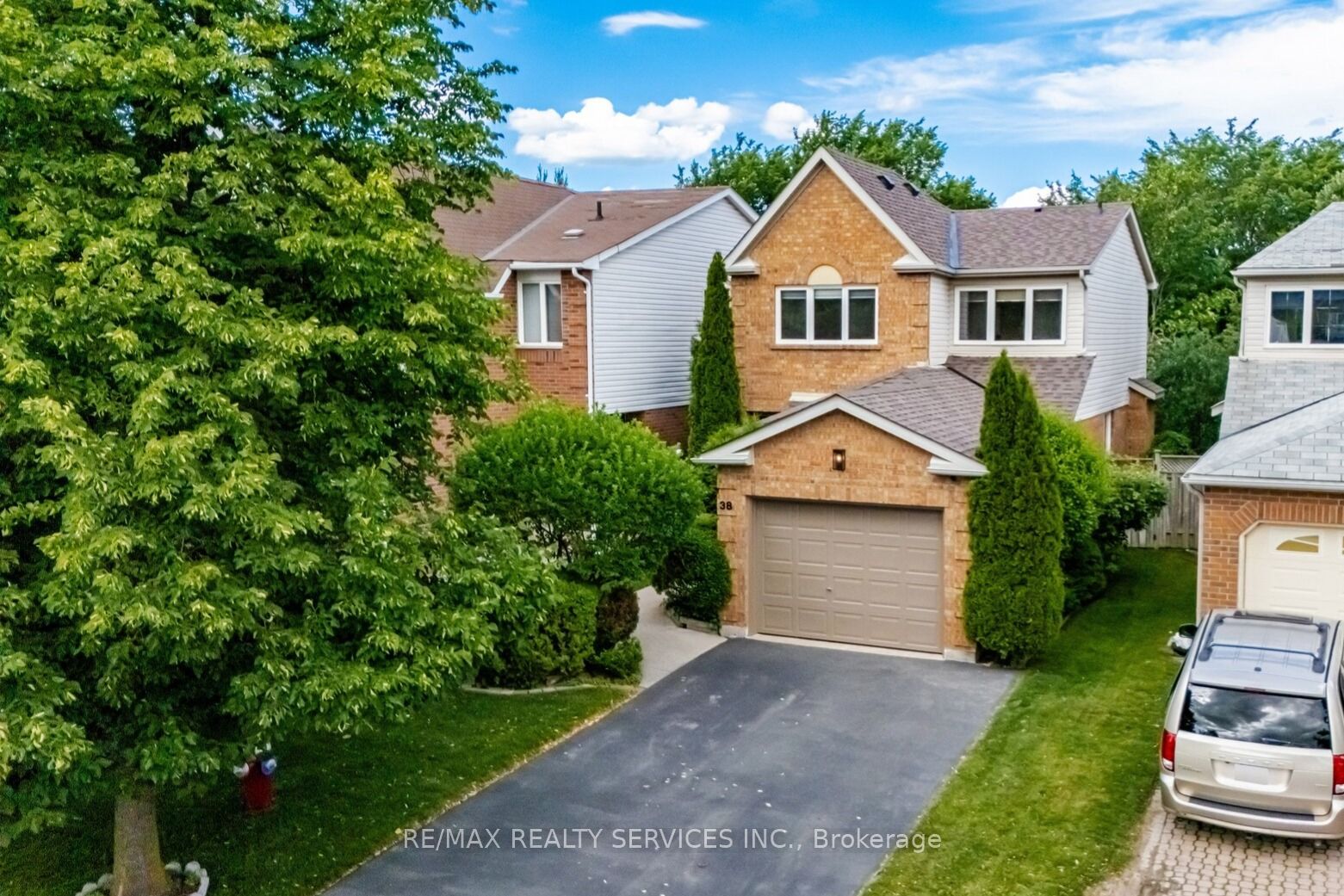 38 Furrows End, Brampton, ON, L6Z 4S5 photo 2