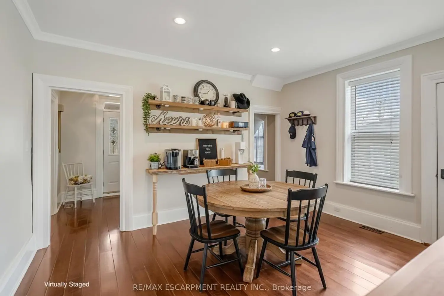 303 Canborough Street photo 4