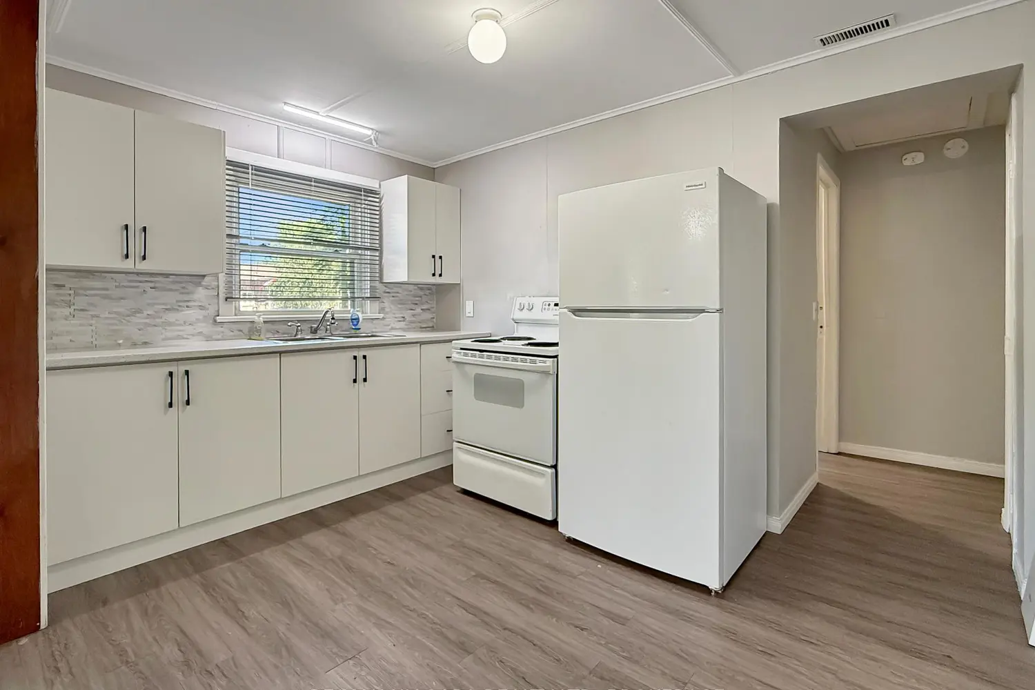 155 Douglas Street photo 5